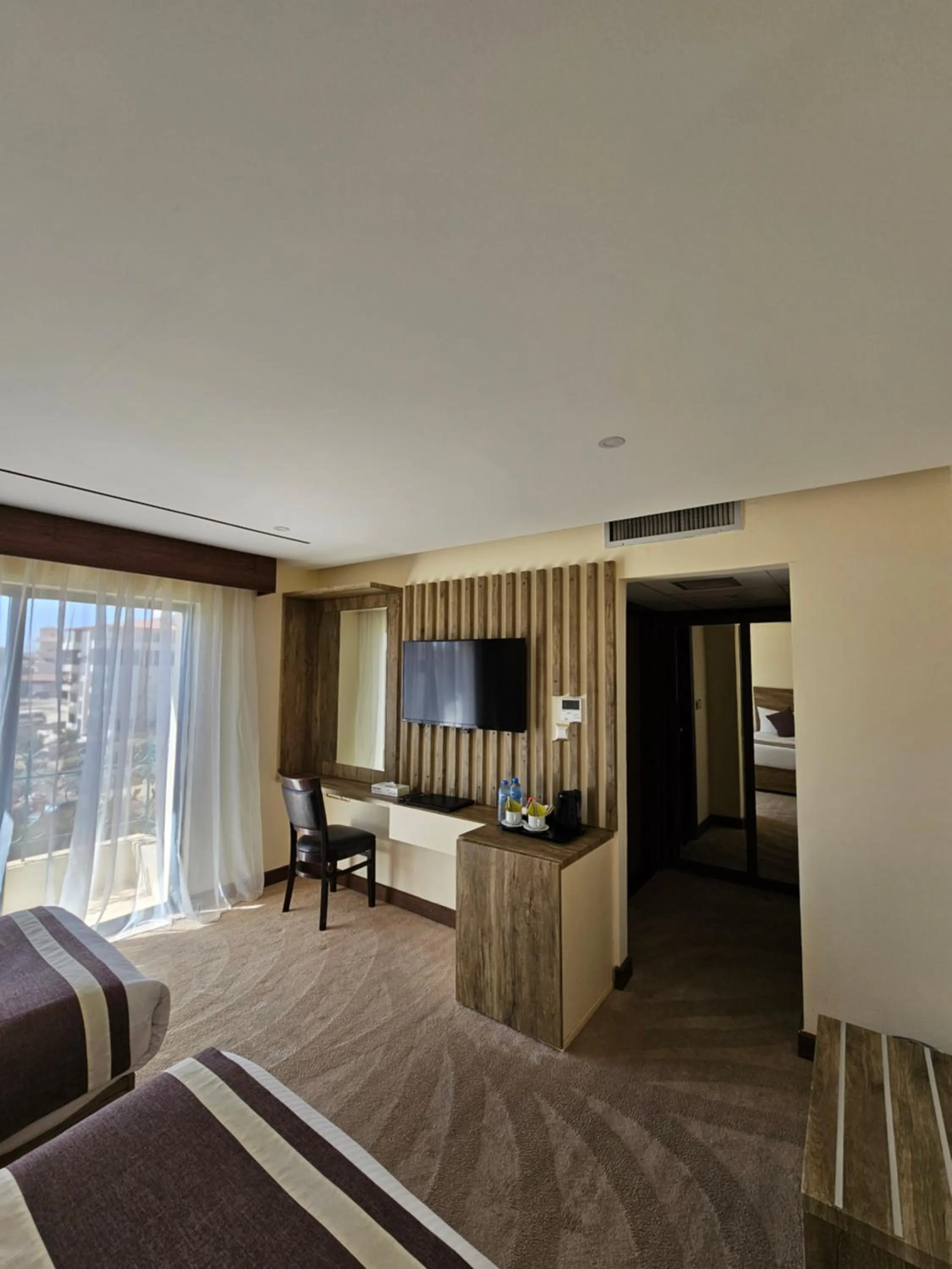 Photo of the whole room, Bed in Edom Hotel