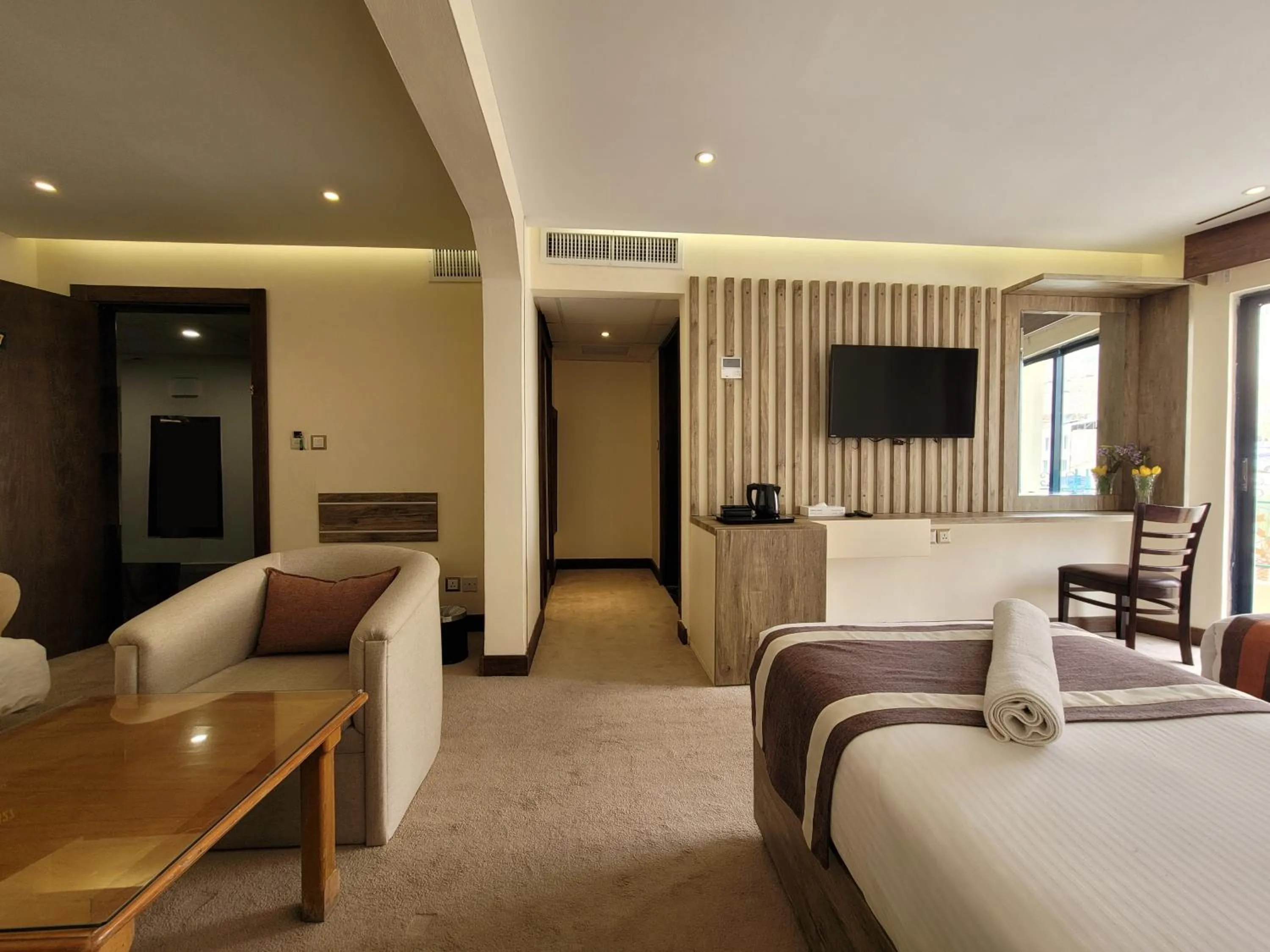 Photo of the whole room, Bed in Edom Hotel