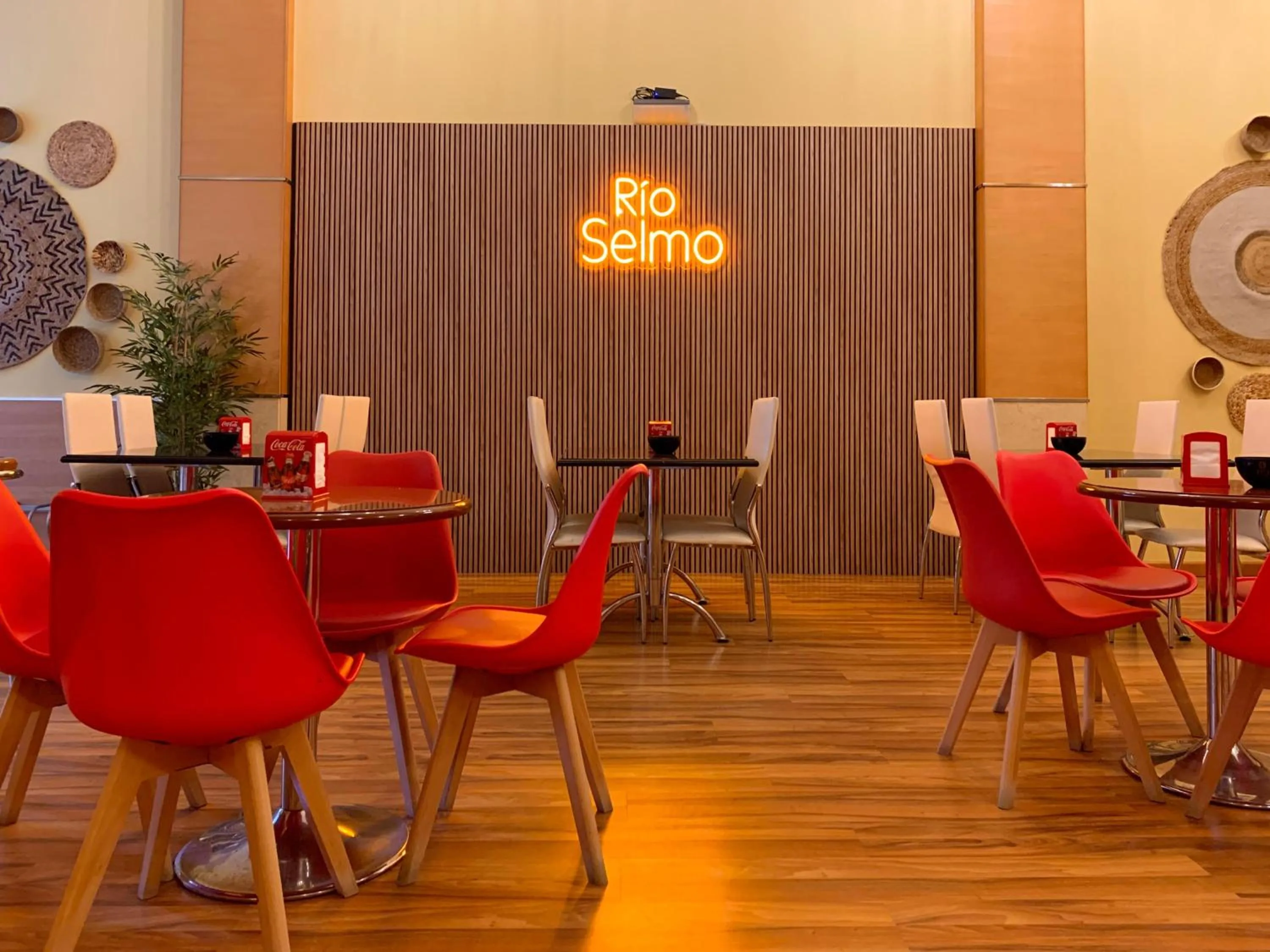 Restaurant/places to eat in Hostal RIO SELMO