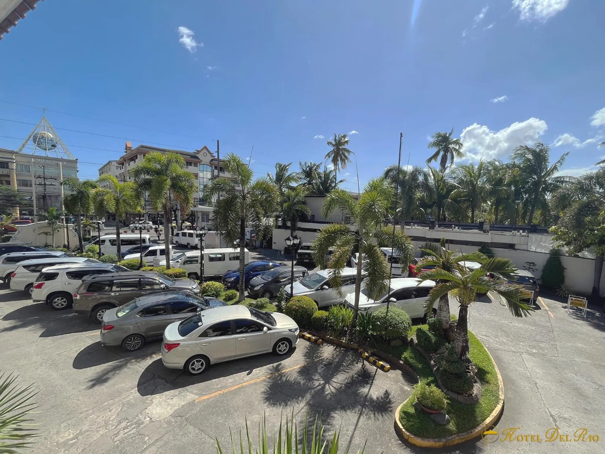 Parking in Hotel Del Rio