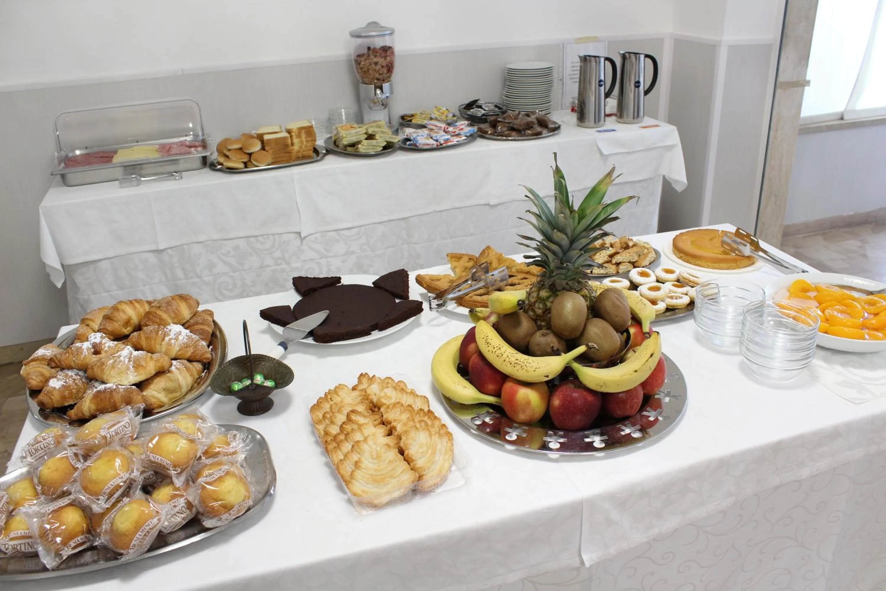 Buffet breakfast in Hotel Luca