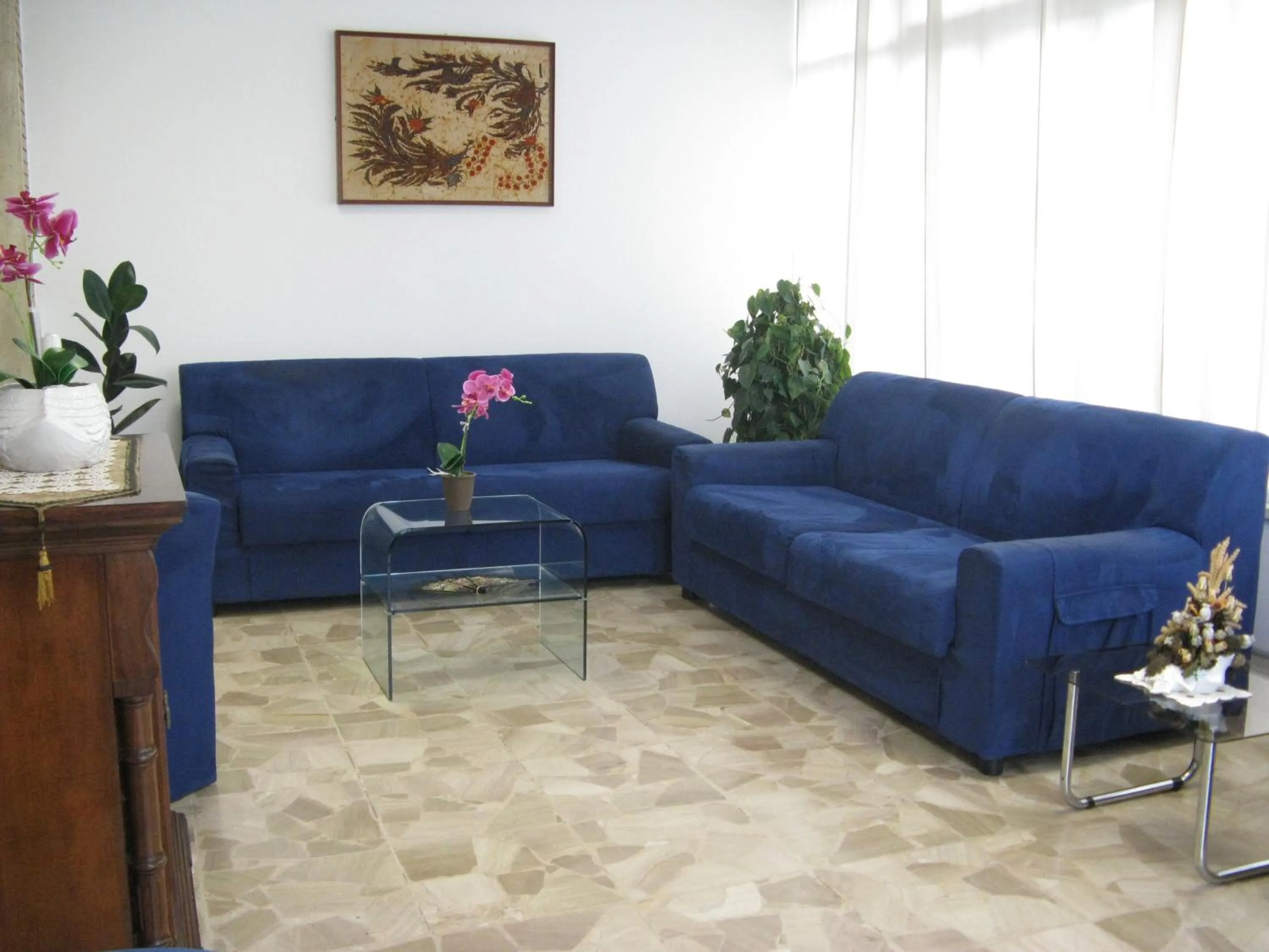 Communal lounge/ TV room in Hotel Luca