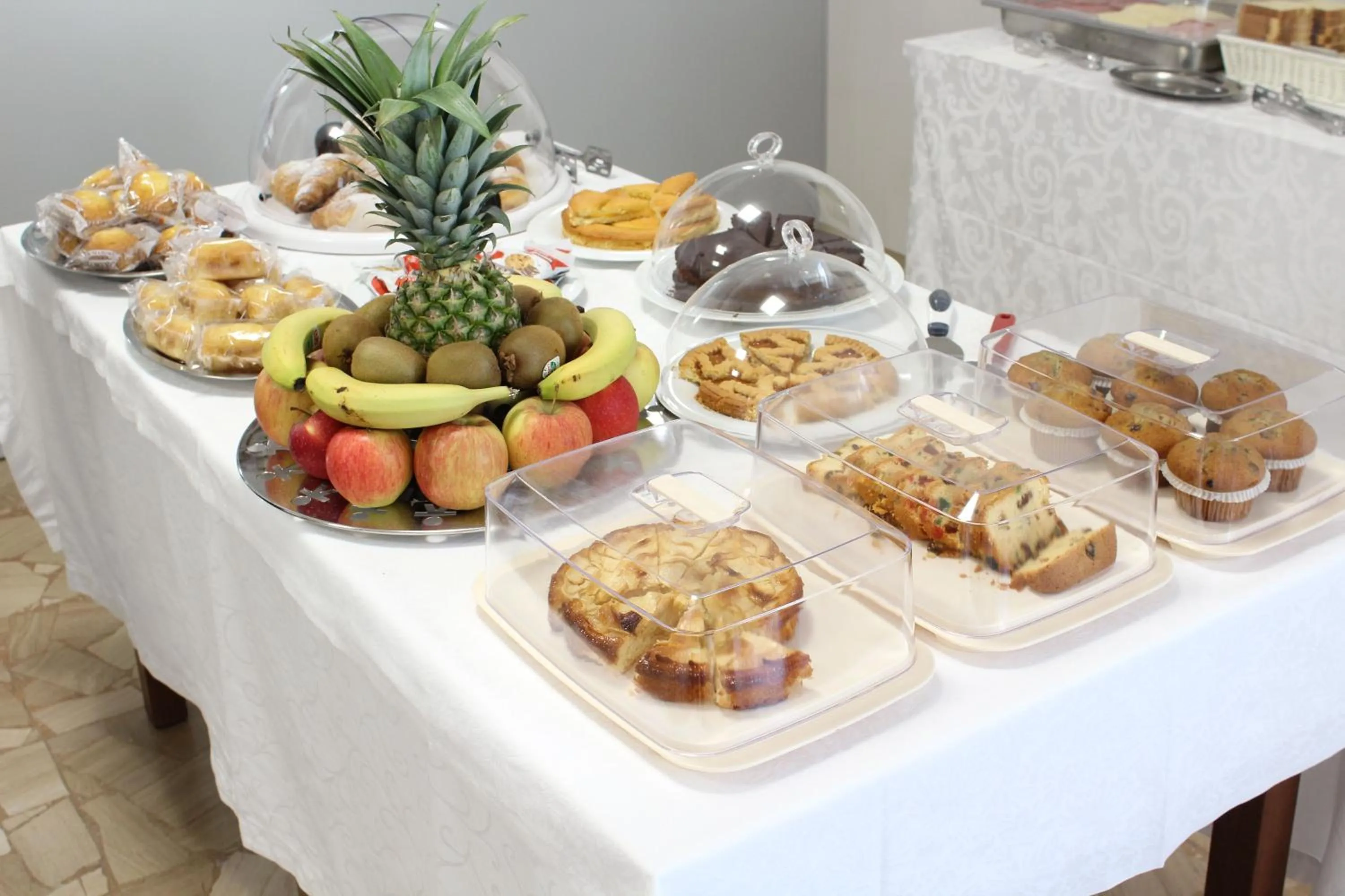 Buffet breakfast in Hotel Luca