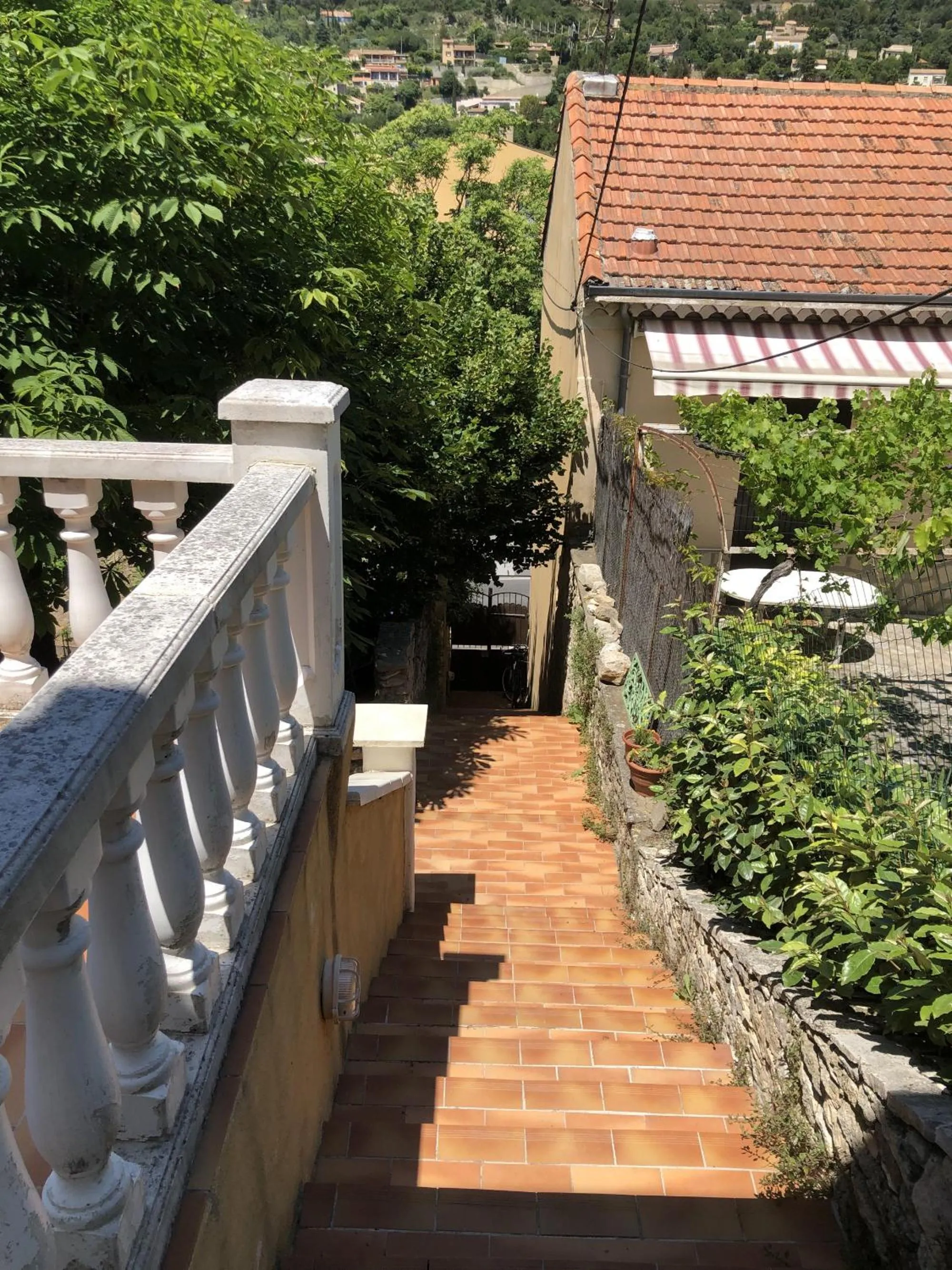 Facade/entrance in 1001 Ocres