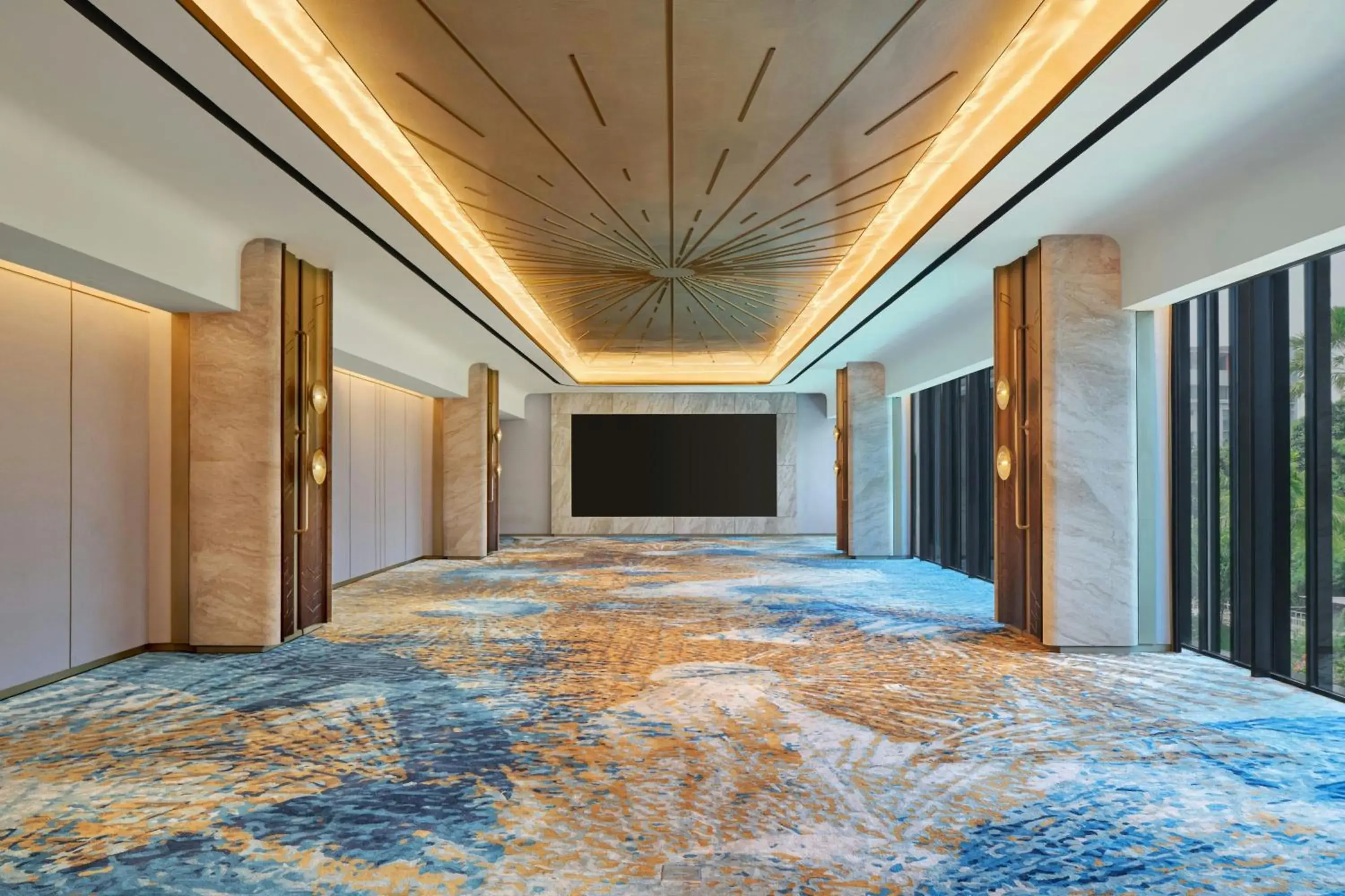 Swimming pool, Bed in Sari Pacific Jakarta, Autograph Collection Swimming pool, Bed in Sari Pacific Jakarta, Autograph Collection