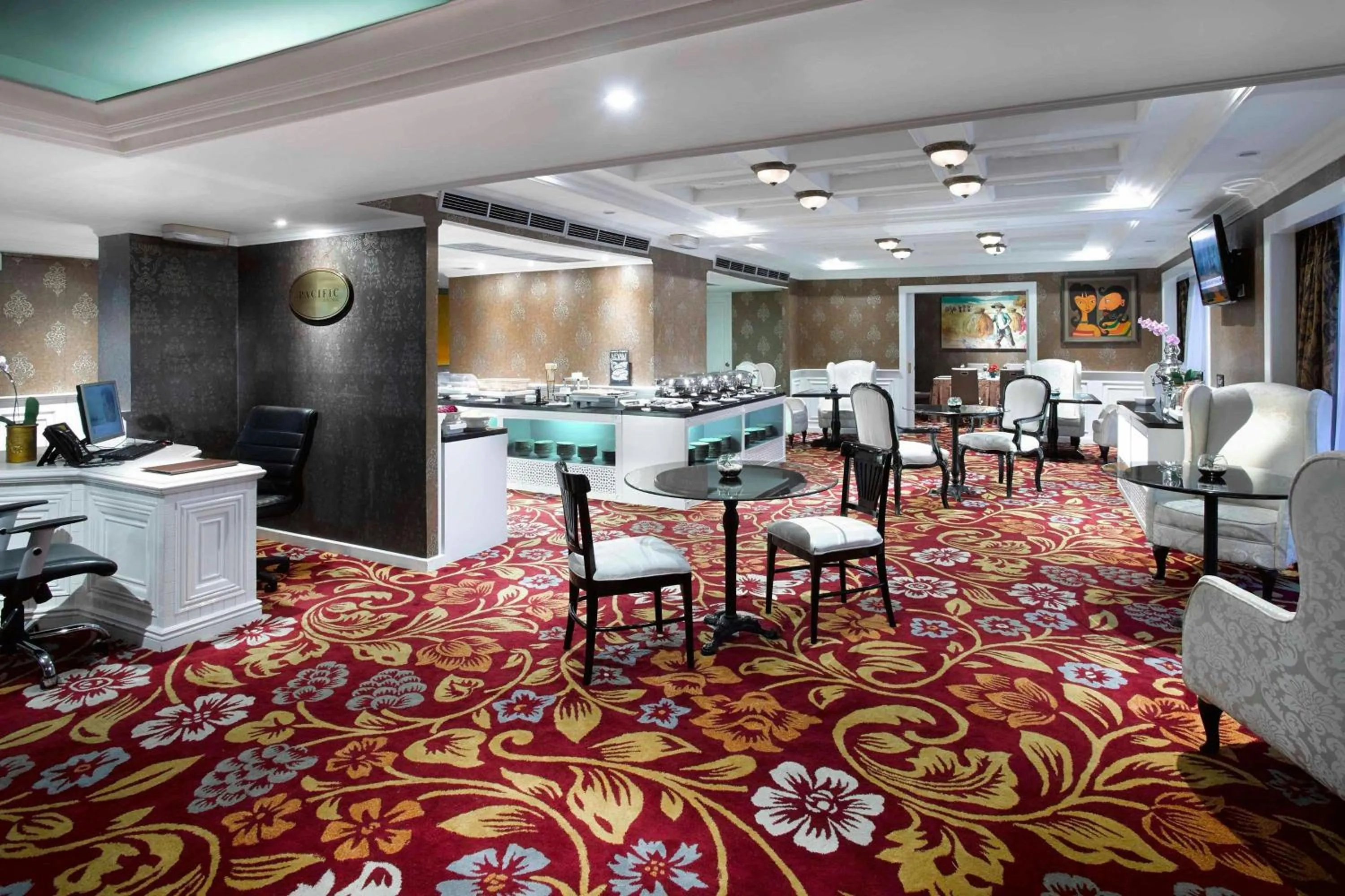 Lounge or bar in Sari Pacific Jakarta, Autograph Collection