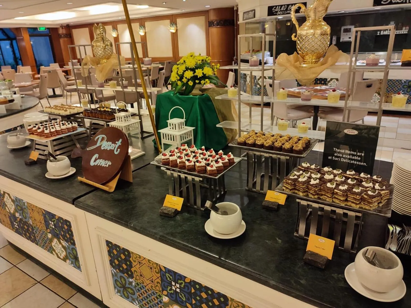 Restaurant/places to eat in Sari Pacific Jakarta, Autograph Collection