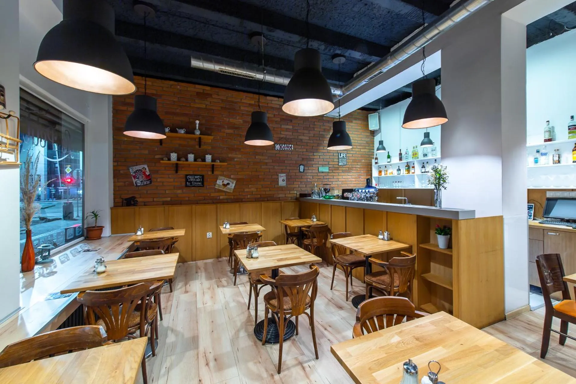 Restaurant/places to eat in Le Petit