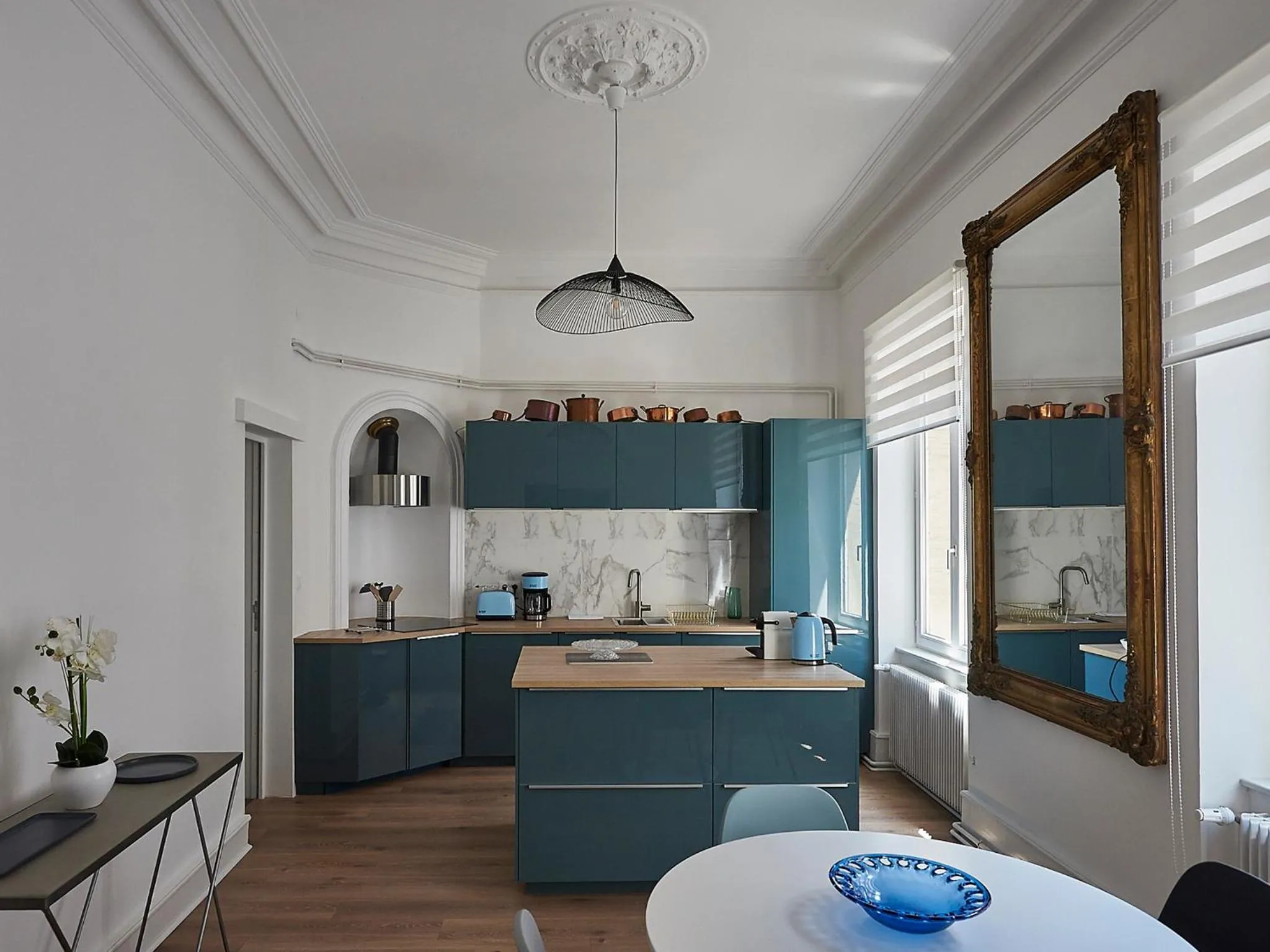 Kitchen or kitchenette, Bed in Les Appartements Saint-Martin