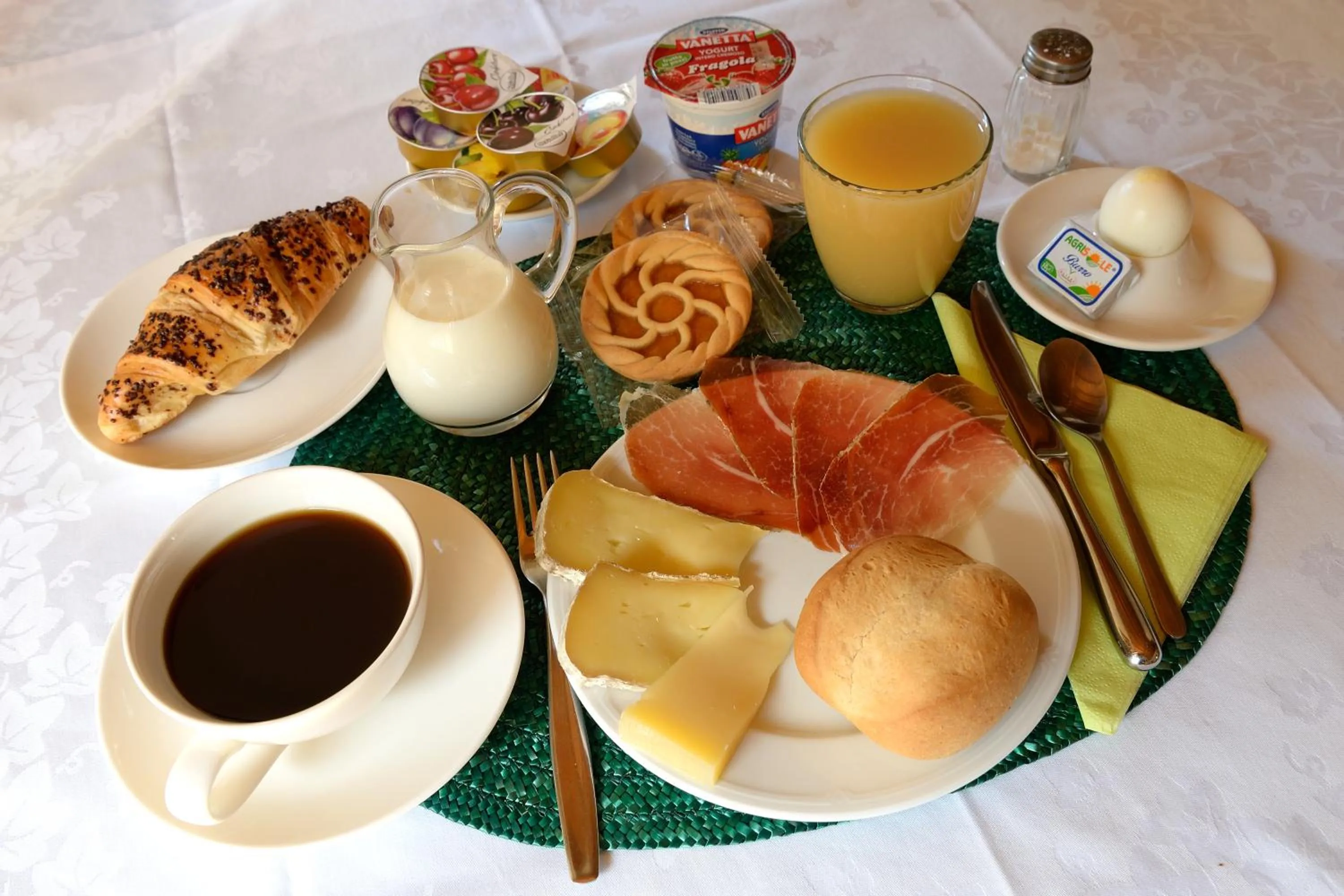 Continental breakfast in Hotel Soazza