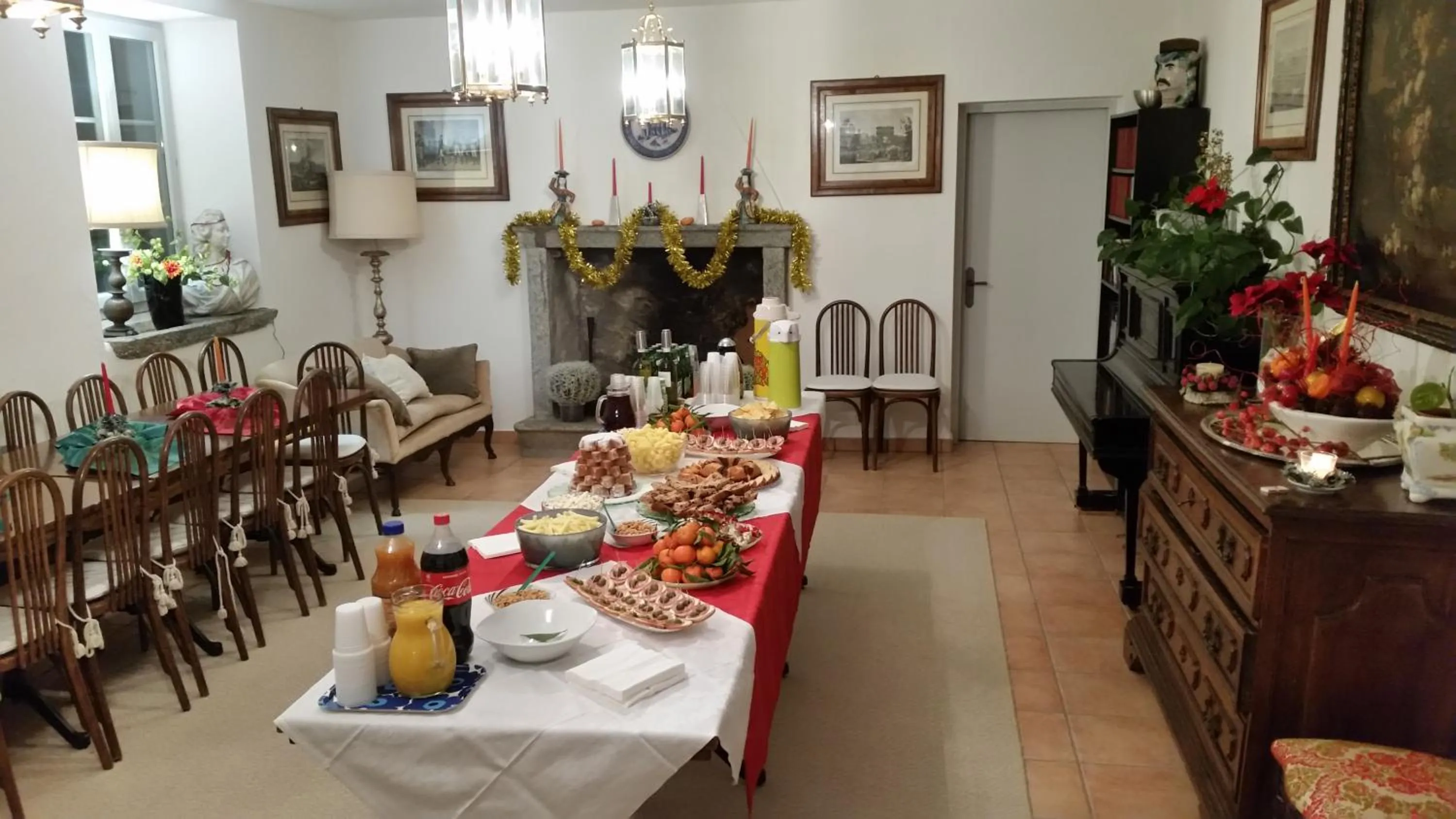 Communal lounge/ TV room in Hotel Soazza