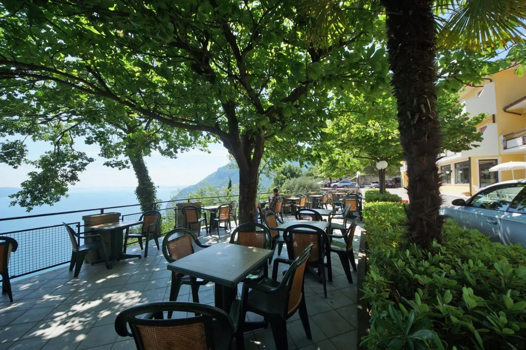 Patio, Restaurant/Places to Eat in Hotel Residence La Rotonda