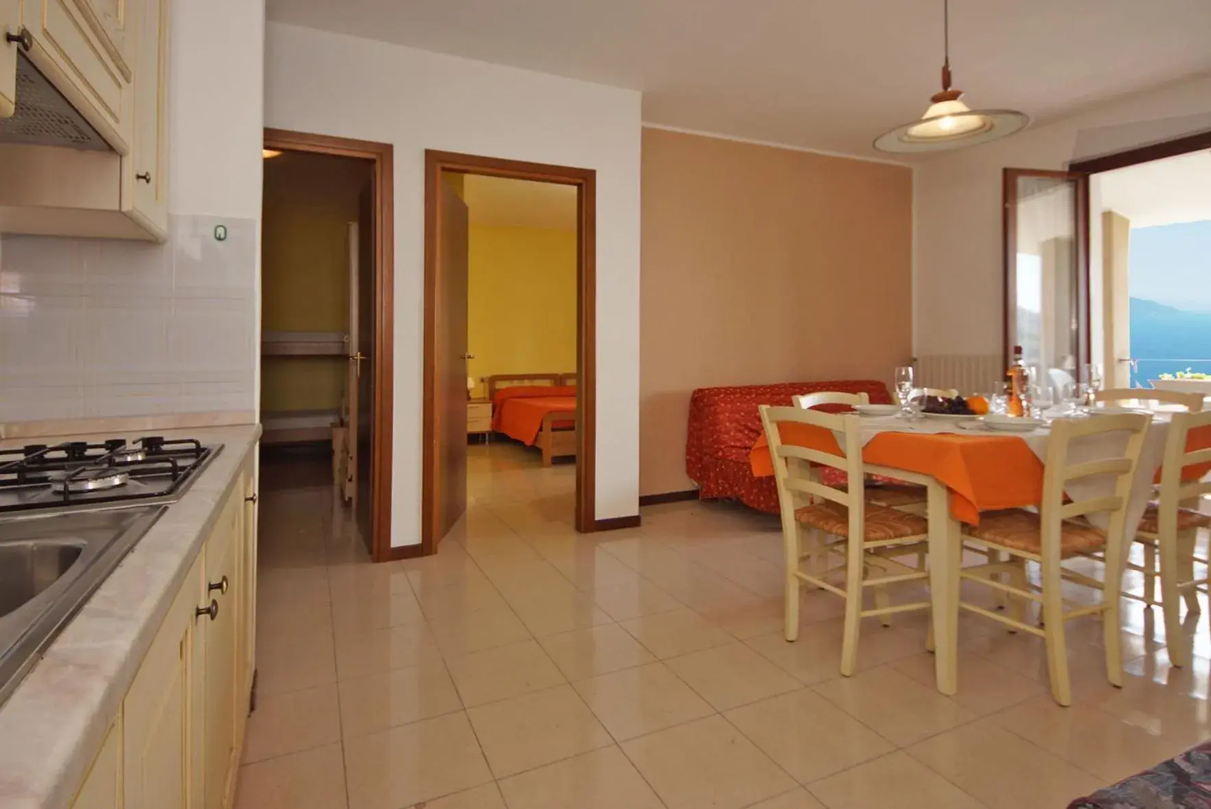 Dining area, Kitchen/Kitchenette in Hotel Residence La Rotonda