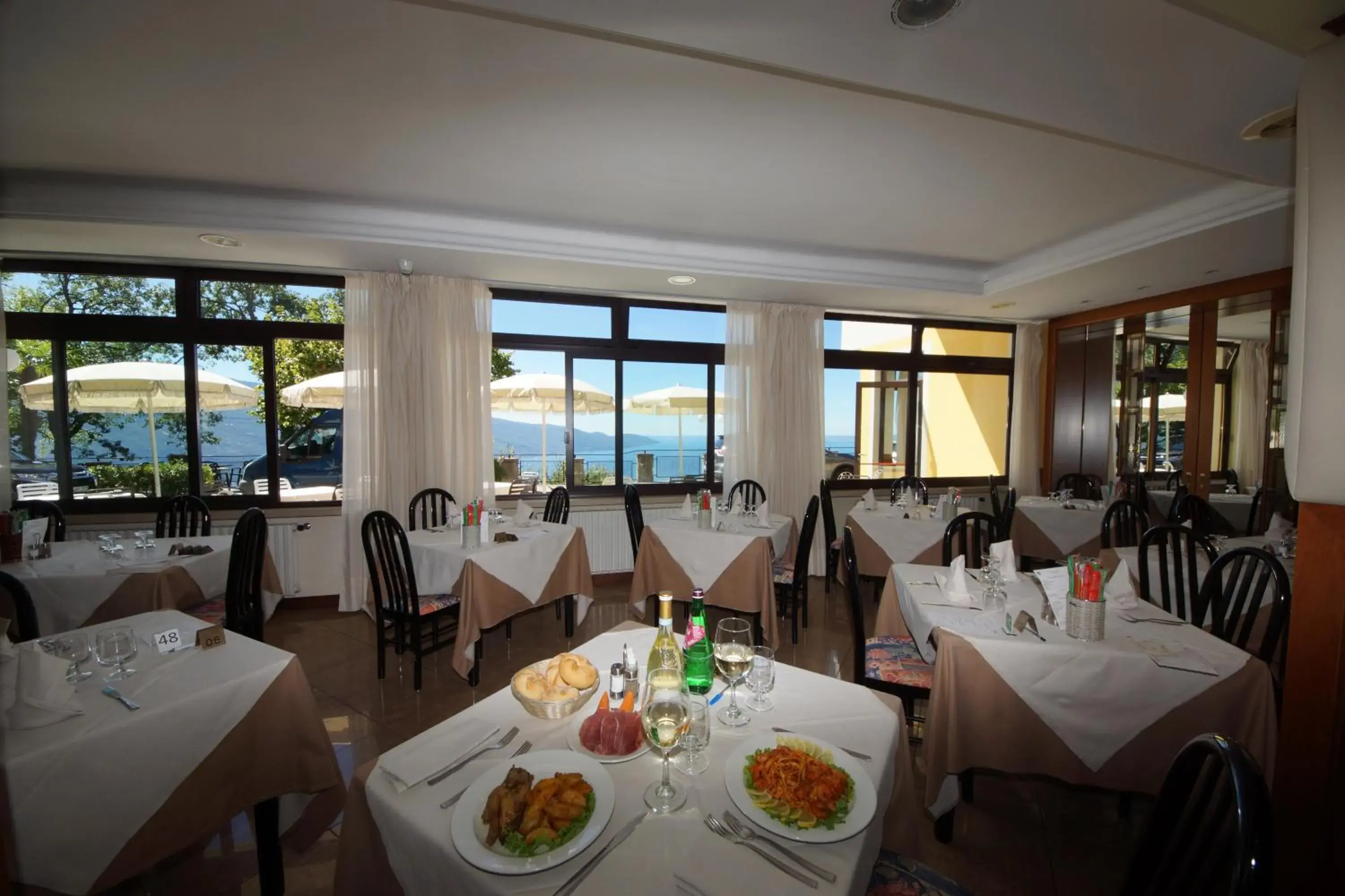 Restaurant/Places to Eat in Hotel Residence La Rotonda