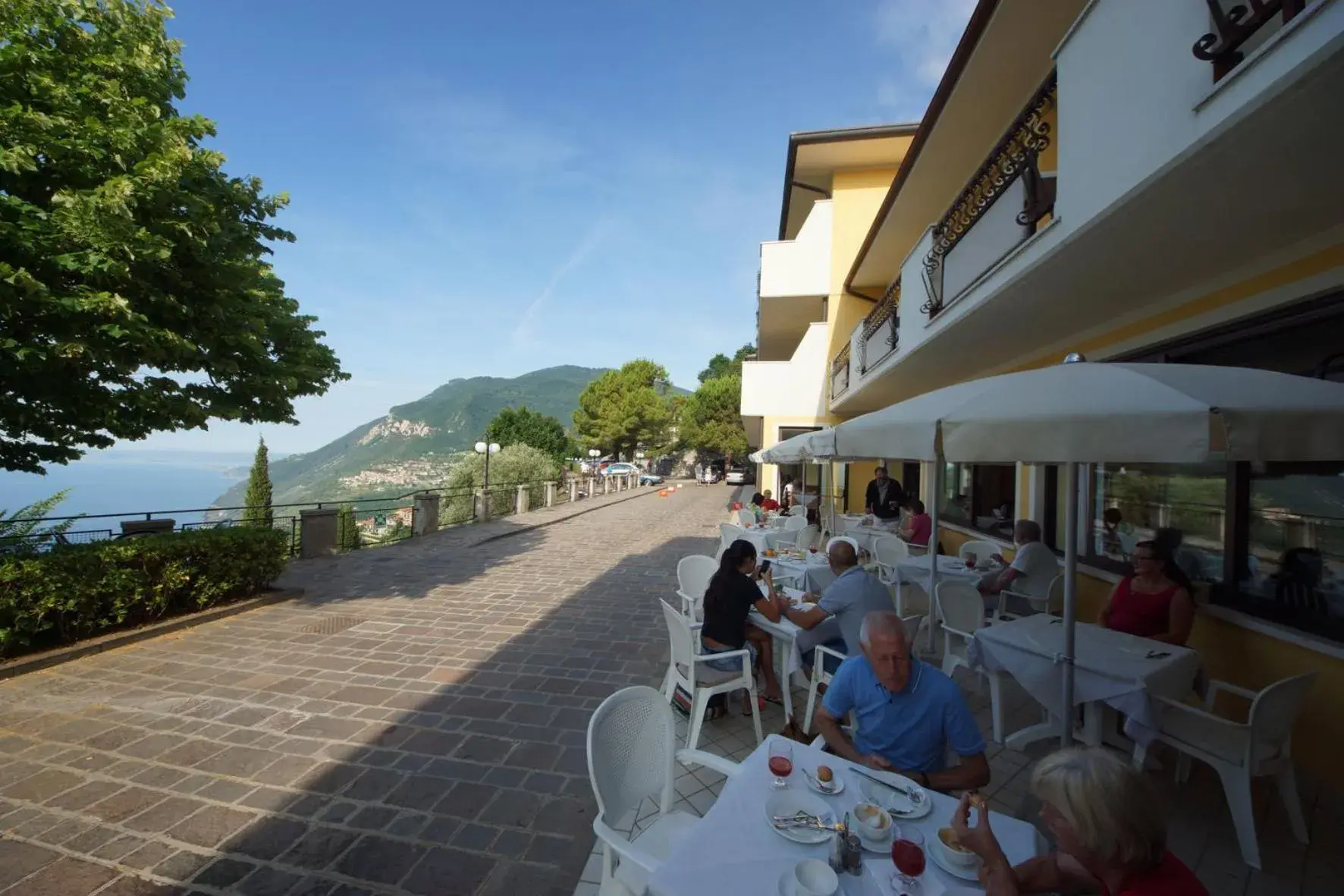 Restaurant/Places to Eat in Hotel Residence La Rotonda