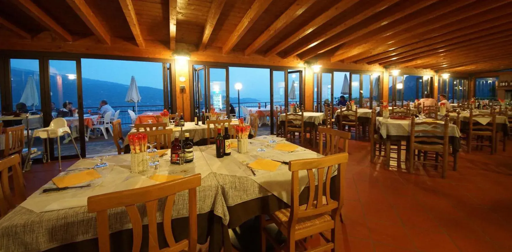 Restaurant/Places to Eat in Hotel Residence La Rotonda