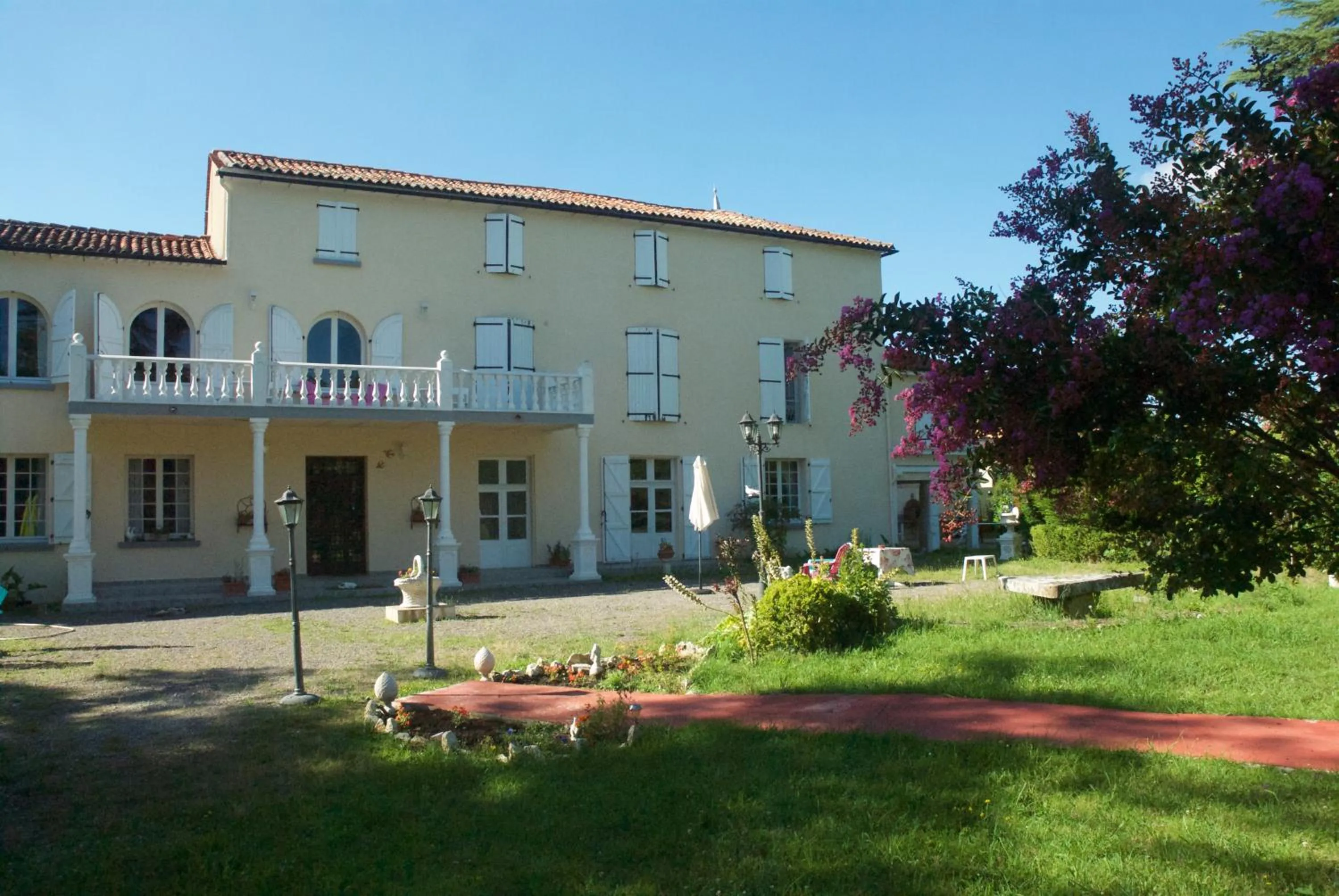 Property building in Le Clos des Cèdres b&b
