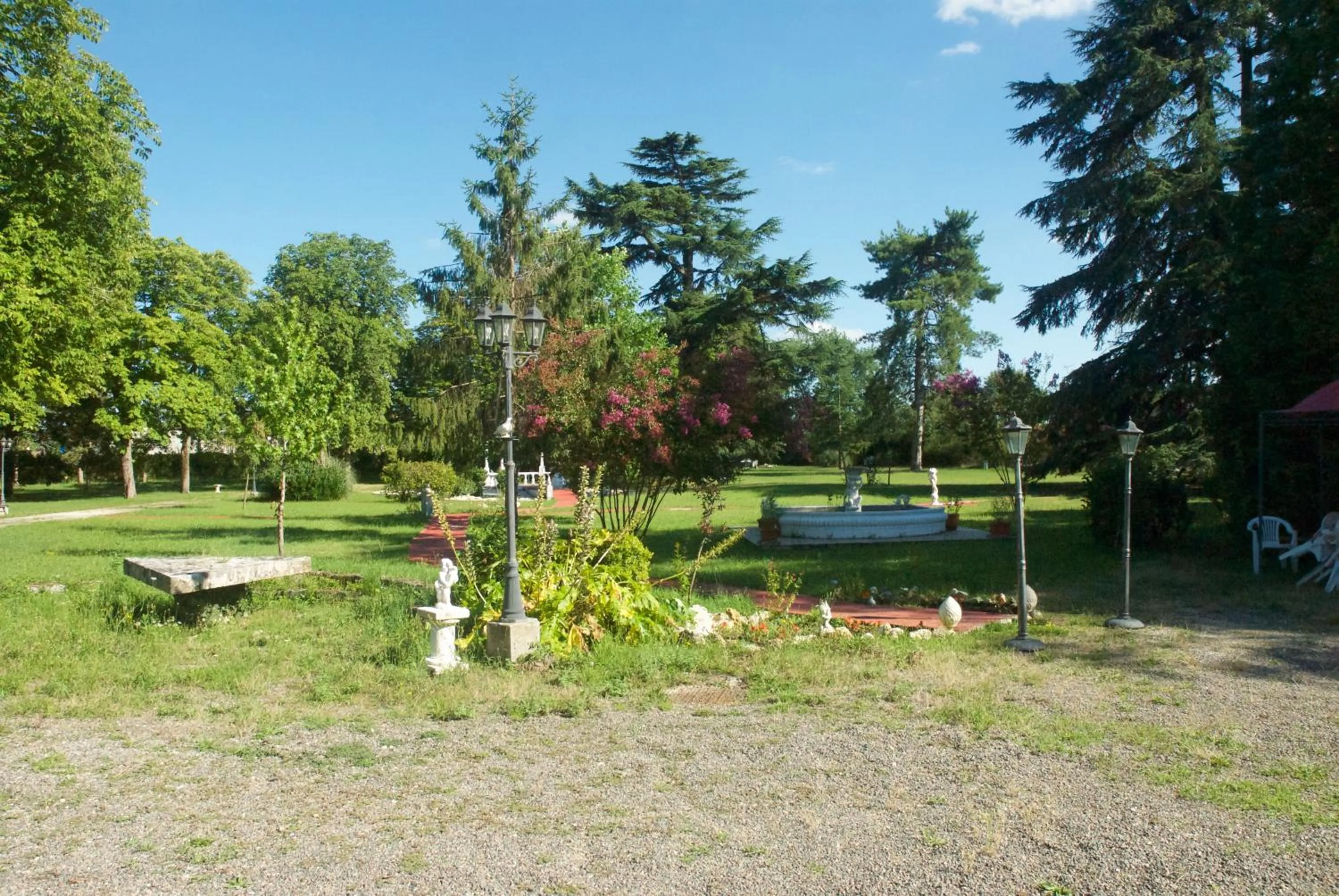 Garden view in Le Clos des Cèdres b&b