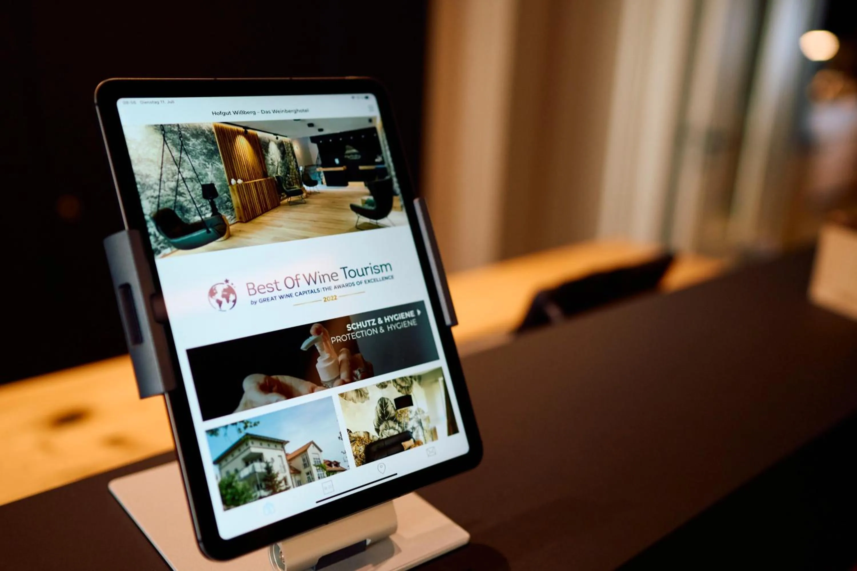 Lobby or reception in Hofgut Wißberg - Das Weinberghotel