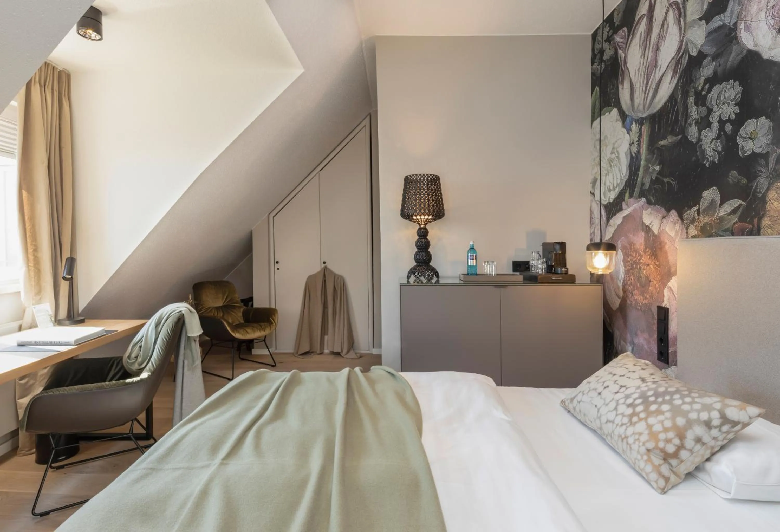 Photo of the whole room, Bed in Hofgut Wißberg - Das Weinberghotel