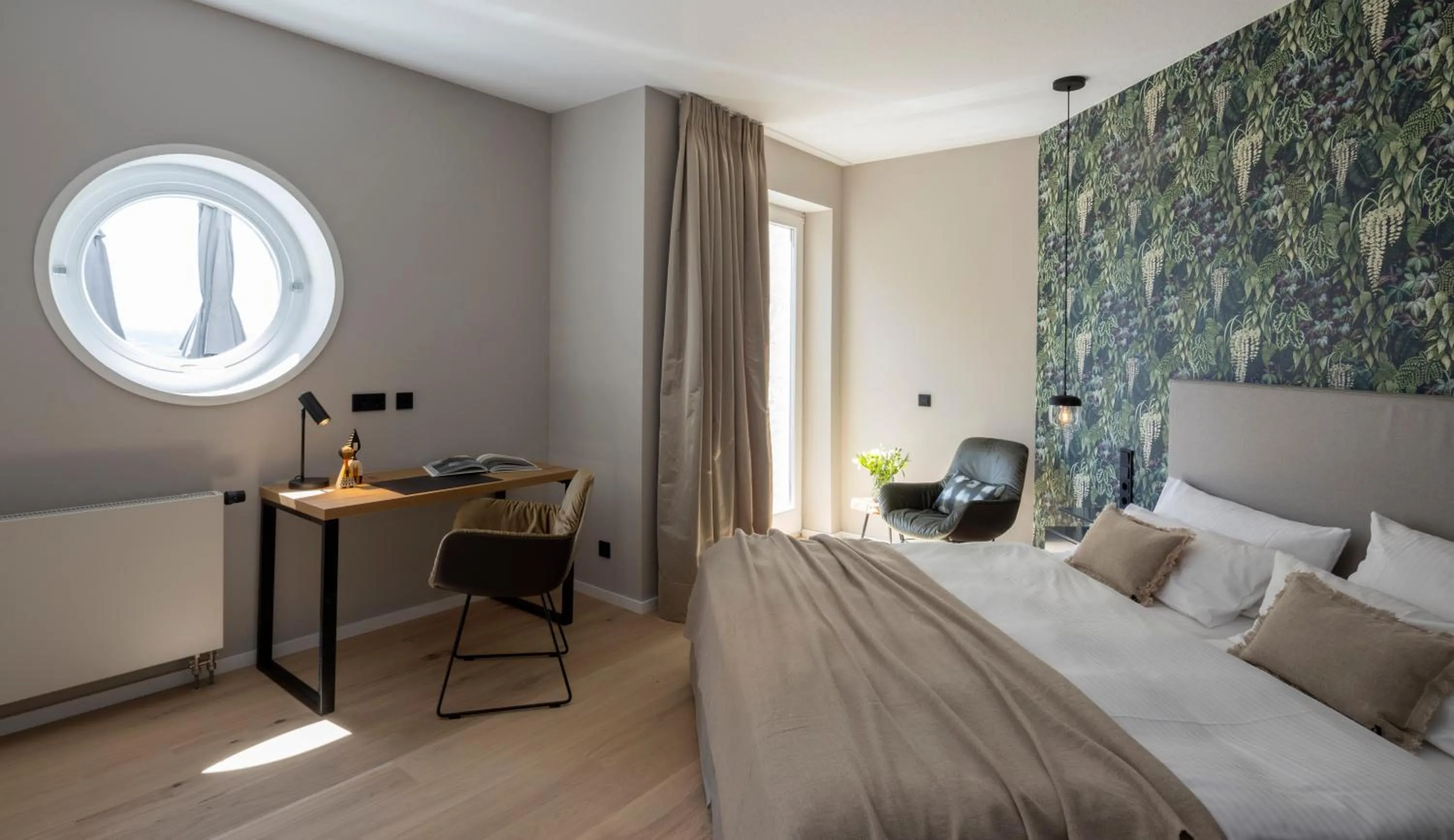 Photo of the whole room, Bed in Hofgut Wißberg - Das Weinberghotel