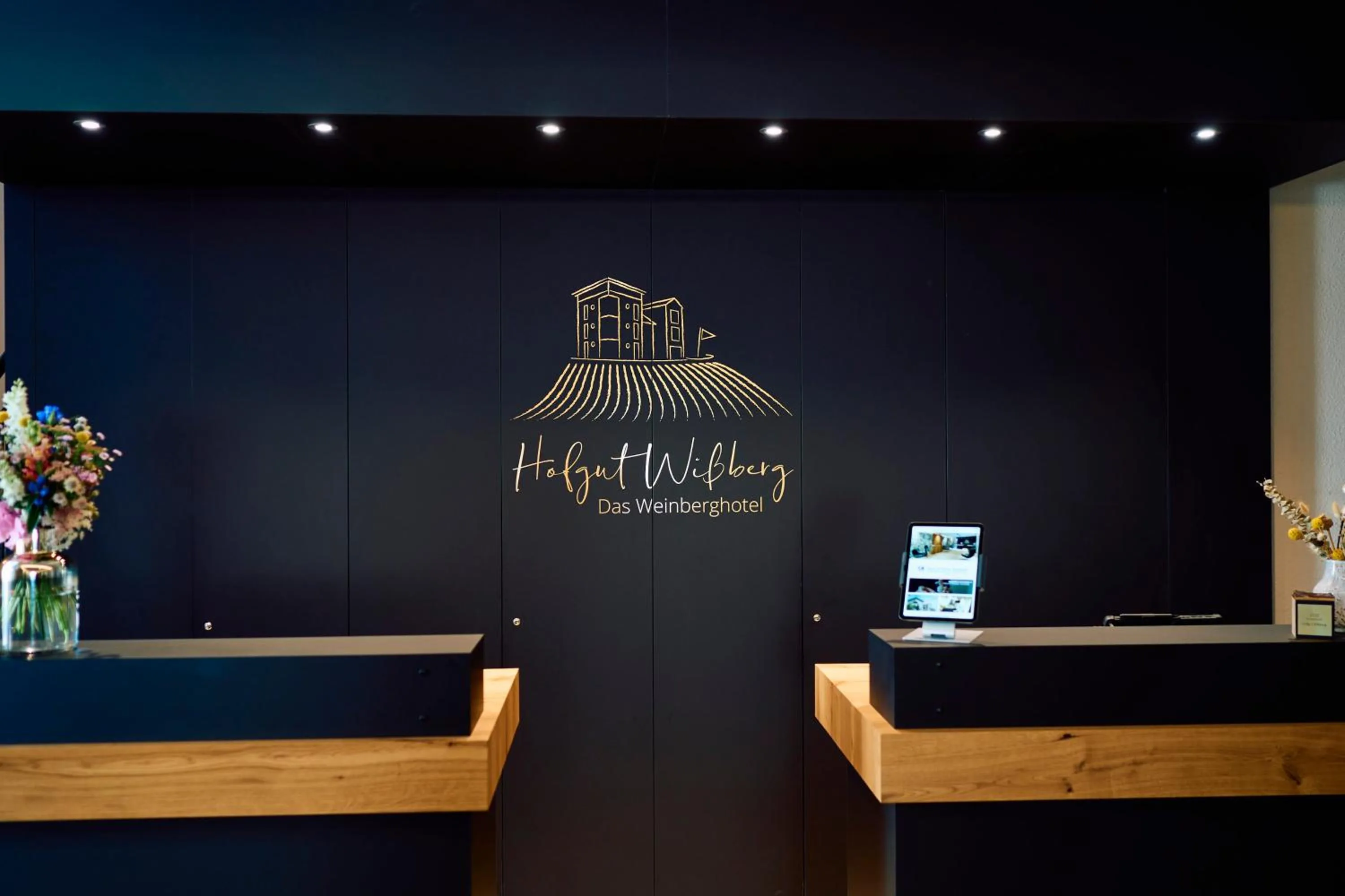 Lobby or reception in Hofgut Wißberg - Das Weinberghotel