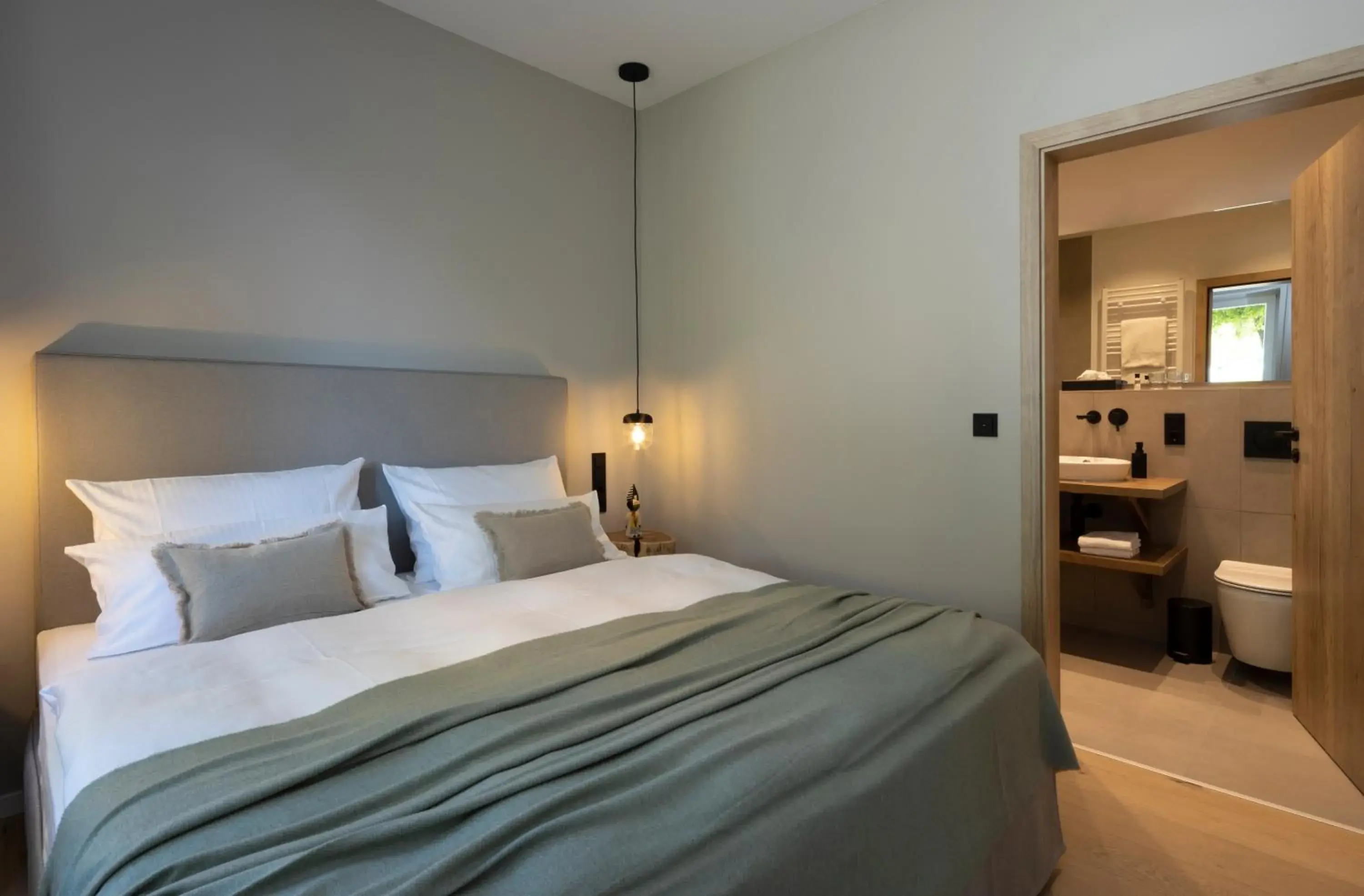 Bedroom, Bed in Hofgut Wißberg - Das Weinberghotel Bedroom, Bed in Hofgut Wißberg - Das Weinberghotel