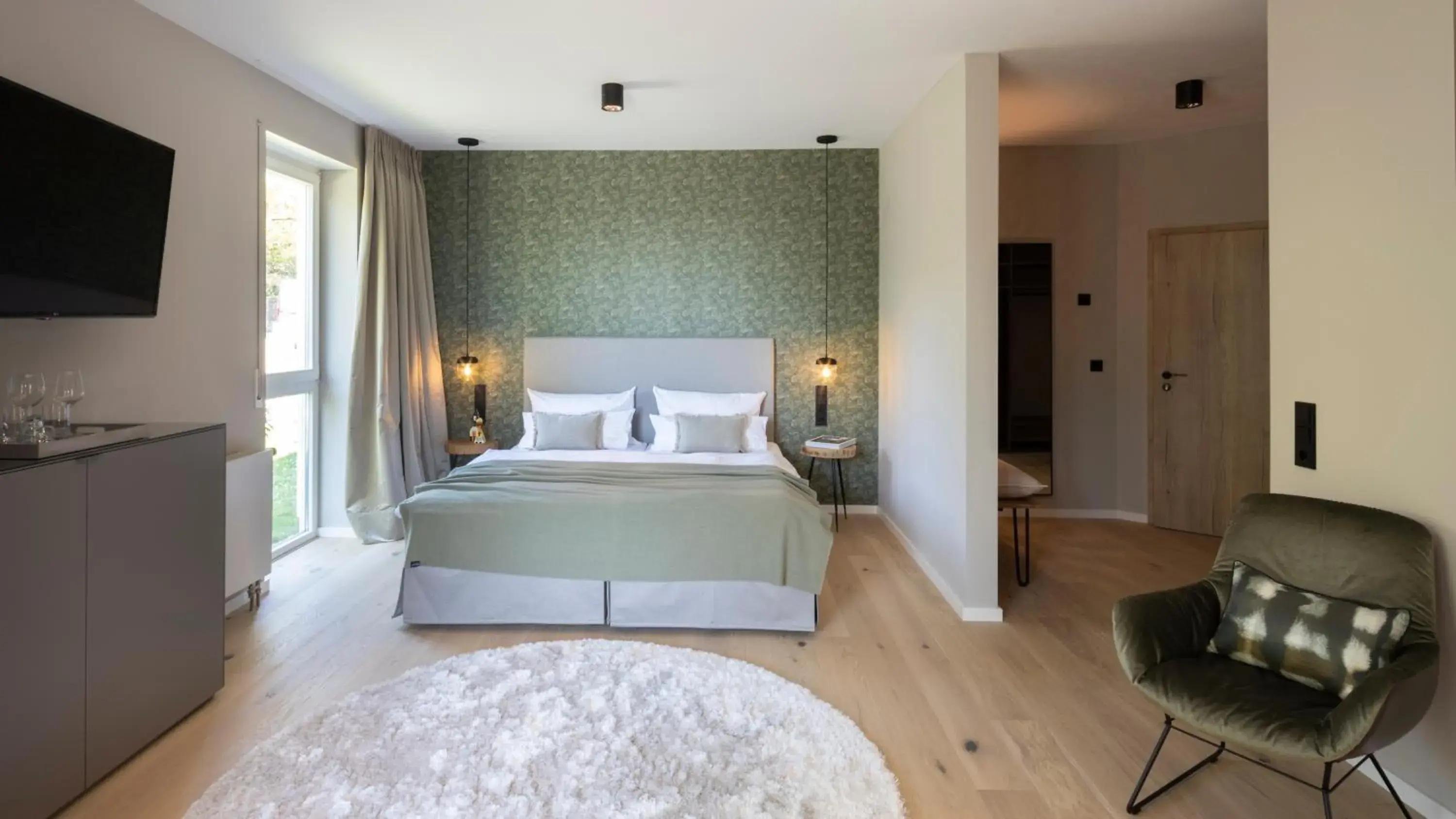 Photo of the whole room, Bed in Hofgut Wißberg - Das Weinberghotel Photo of the whole room, Bed in Hofgut Wißberg - Das Weinberghotel