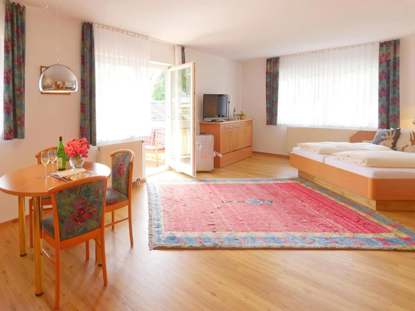 Photo of the whole room, Bed in Hotel Linde Durbach