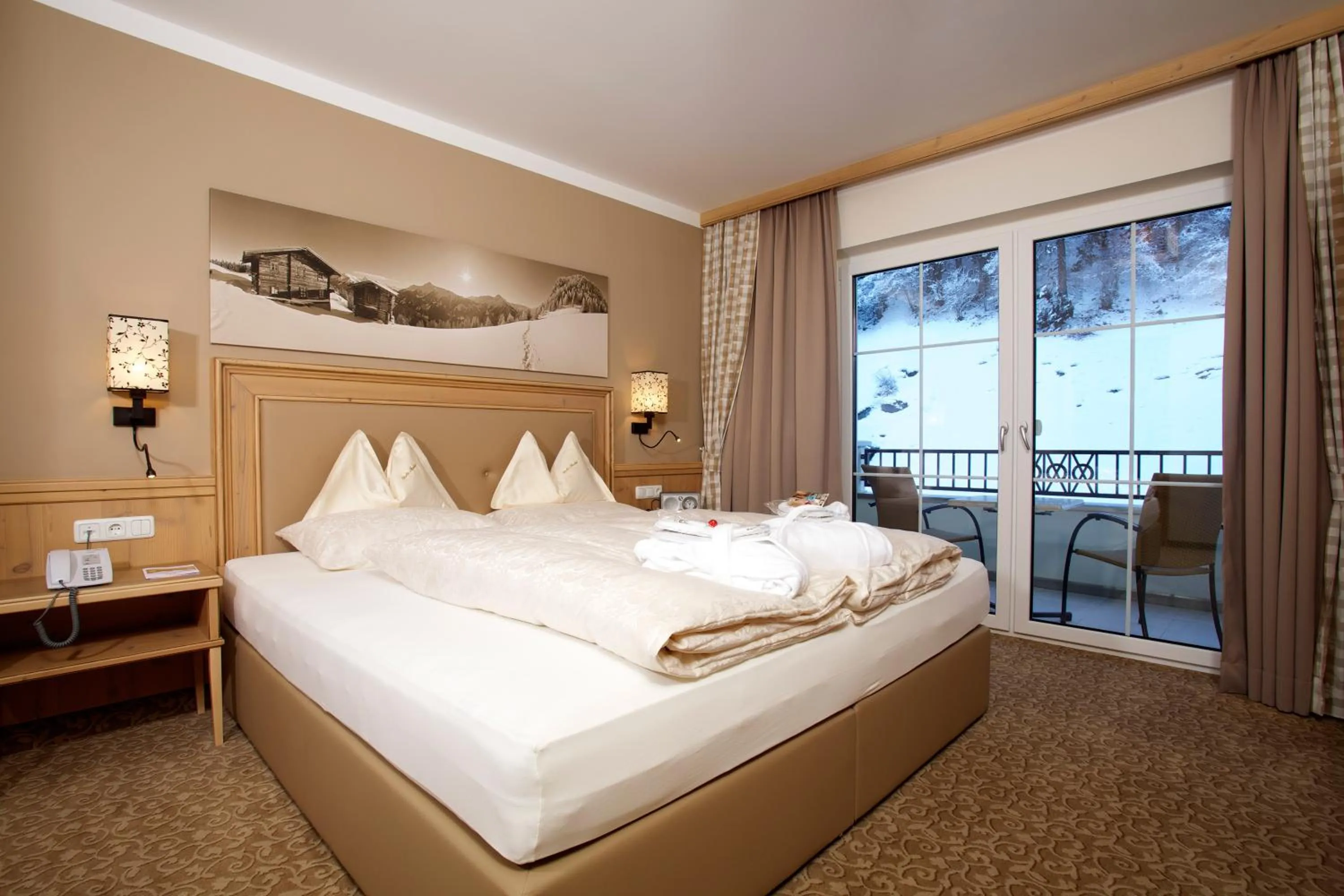 Bed in ZillergrundRock Luxury Mountain Resort