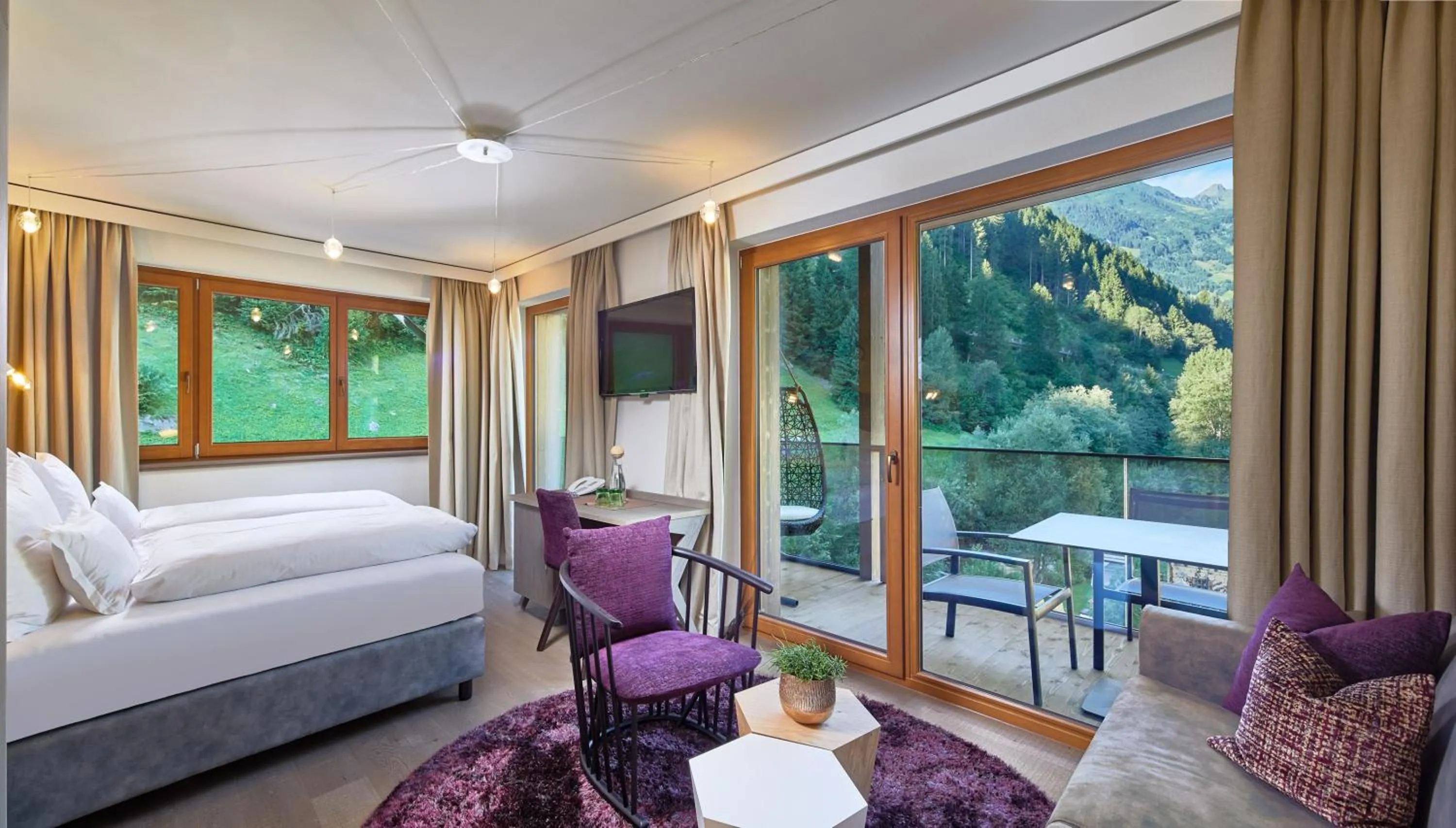 Photo of the whole room, Bed in ZillergrundRock Luxury Mountain Resort