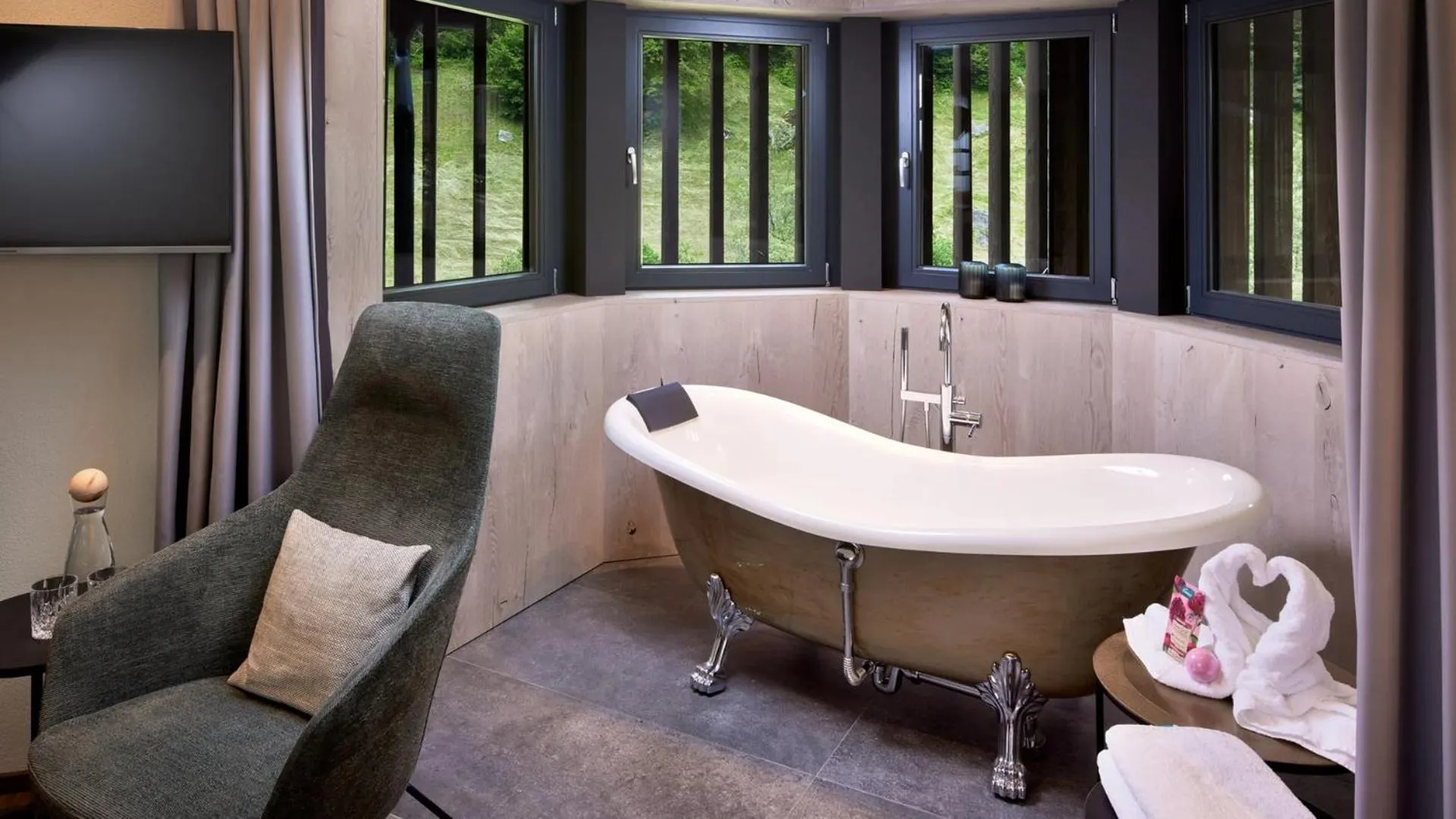 Bath in ZillergrundRock Luxury Mountain Resort