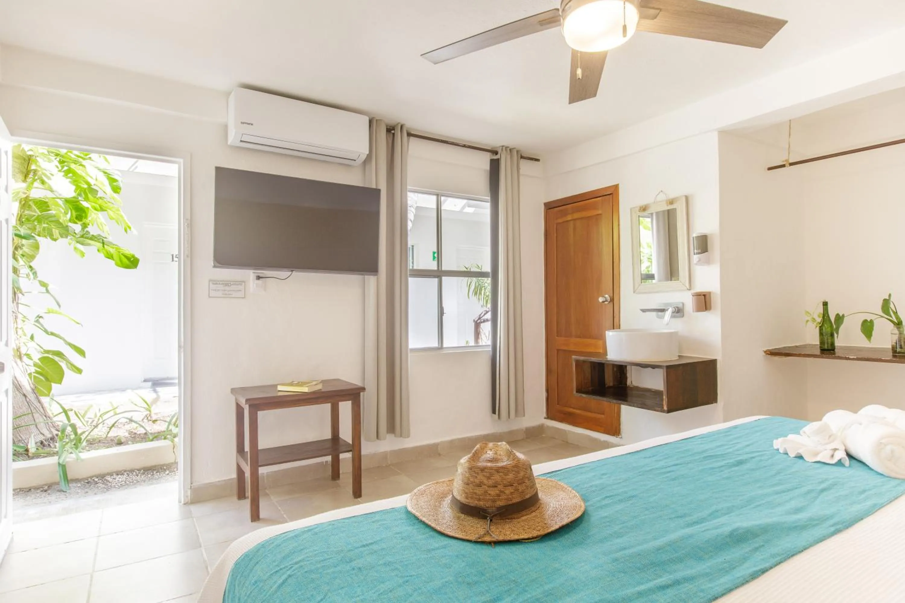 Bed in La Diosa Kali Beach Front Hotel