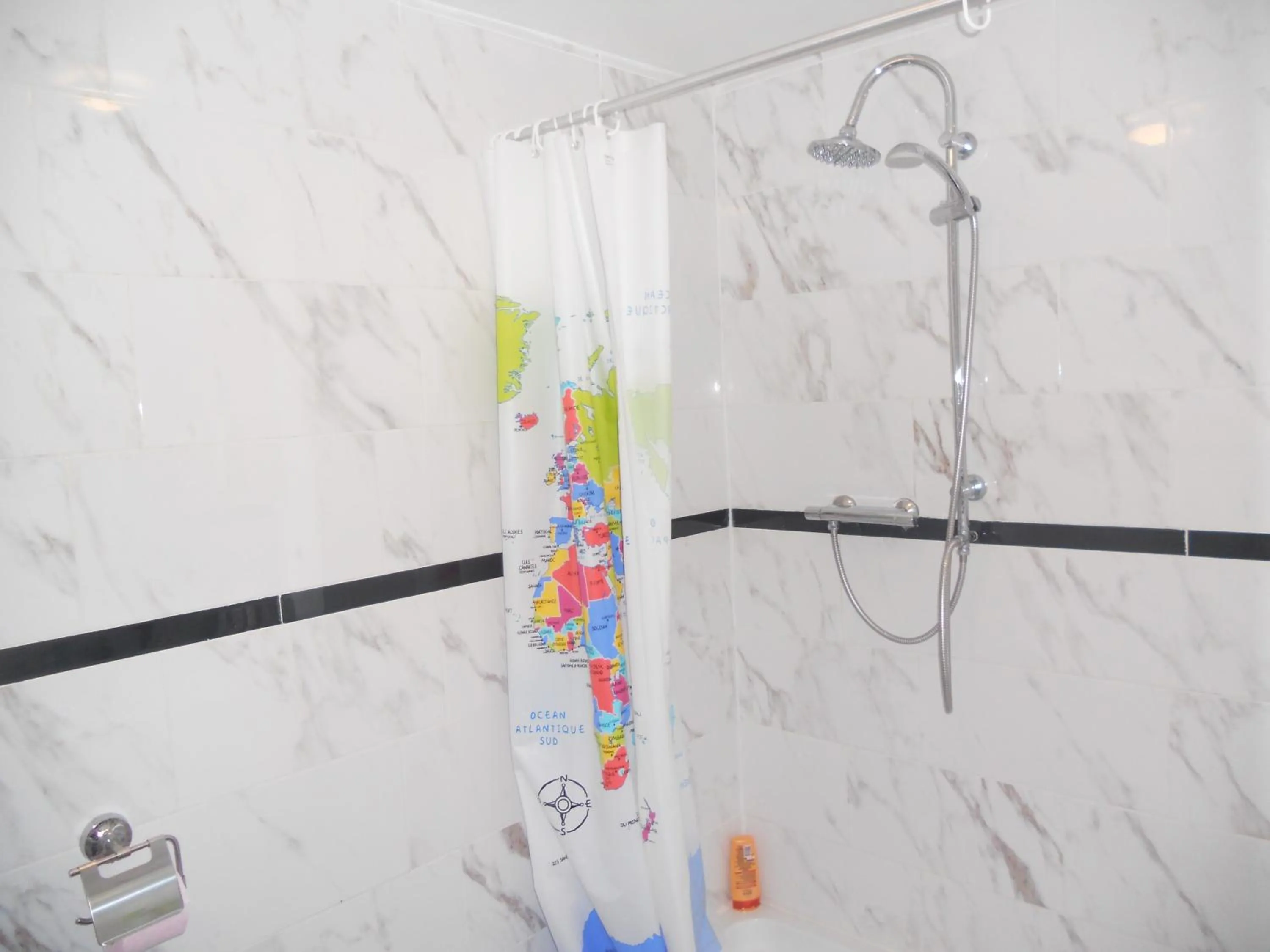 Bathroom in Hotel Pacific