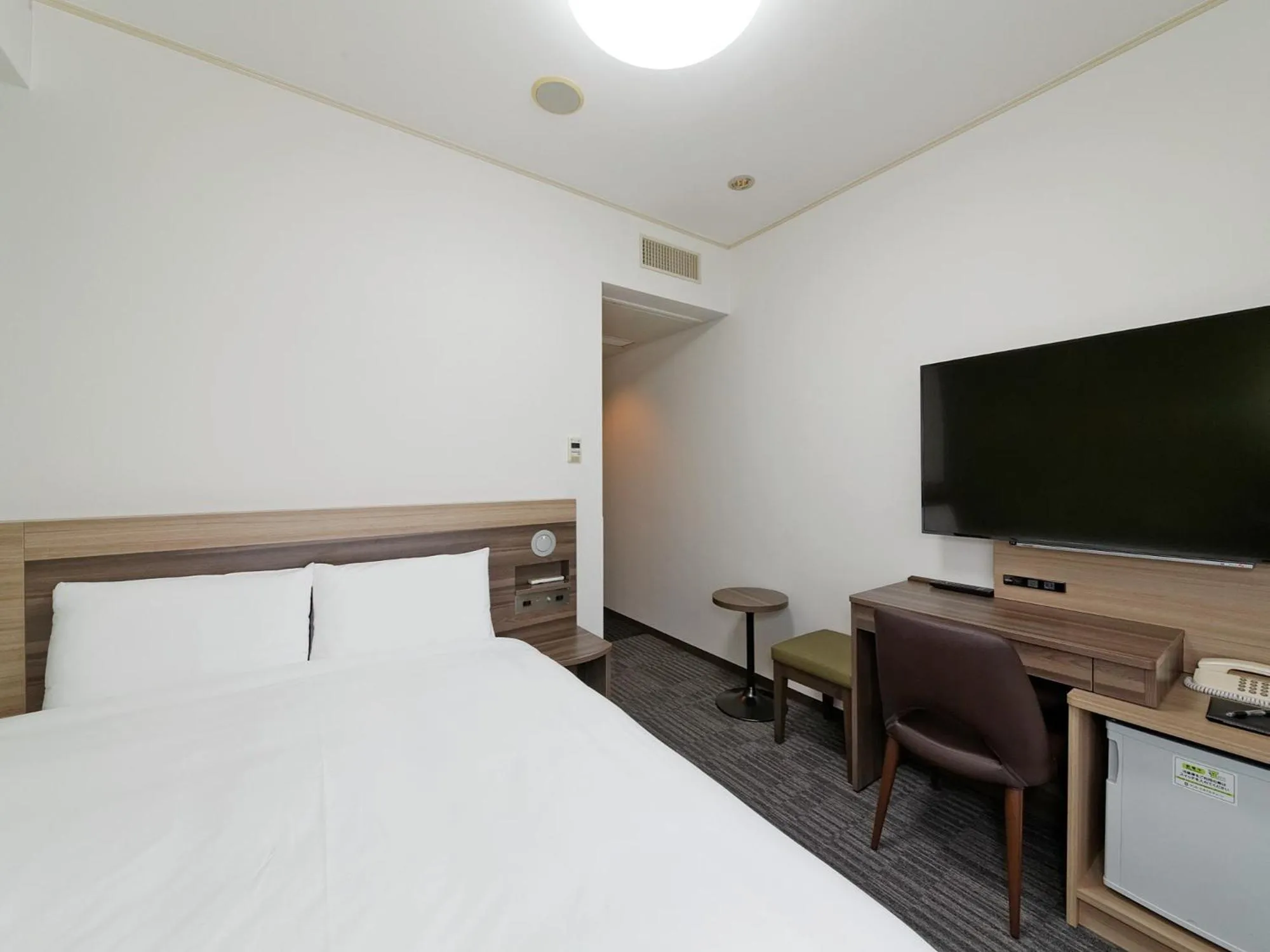 Photo of the whole room, Bed in Hotel Sunroute Sopra Kobe