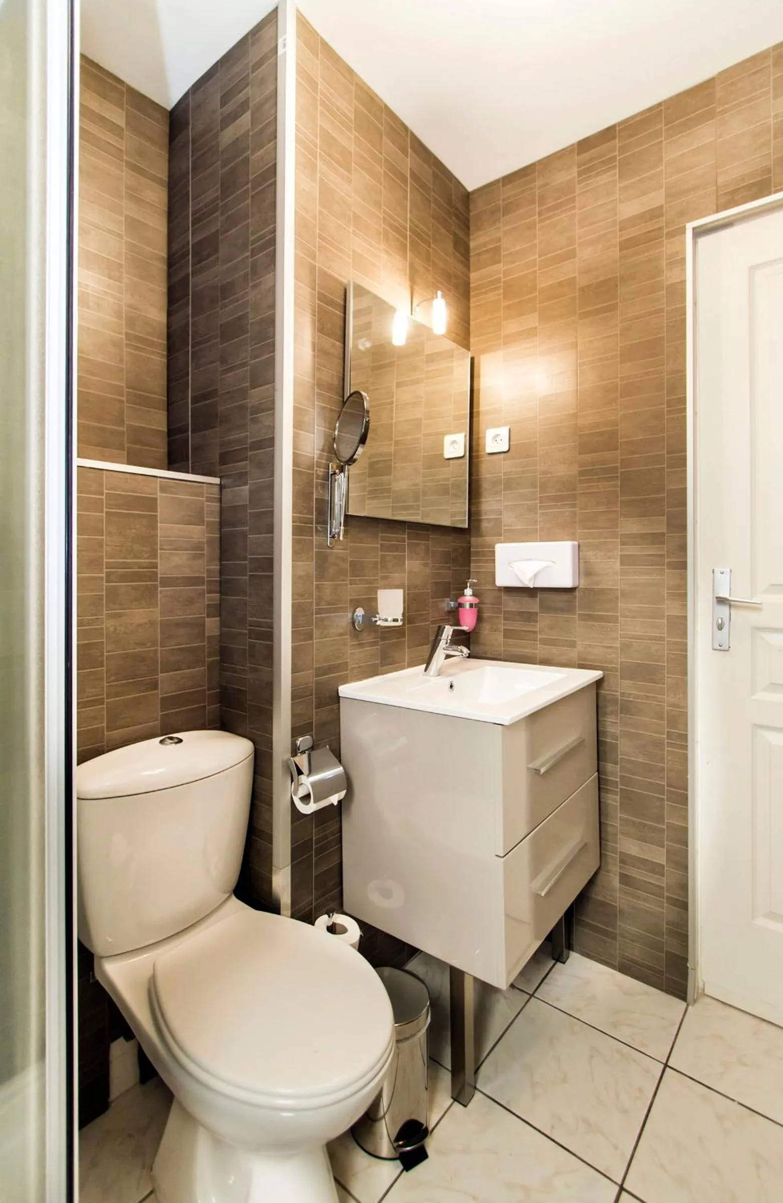 Bathroom in Florella Clemenceau Apartment