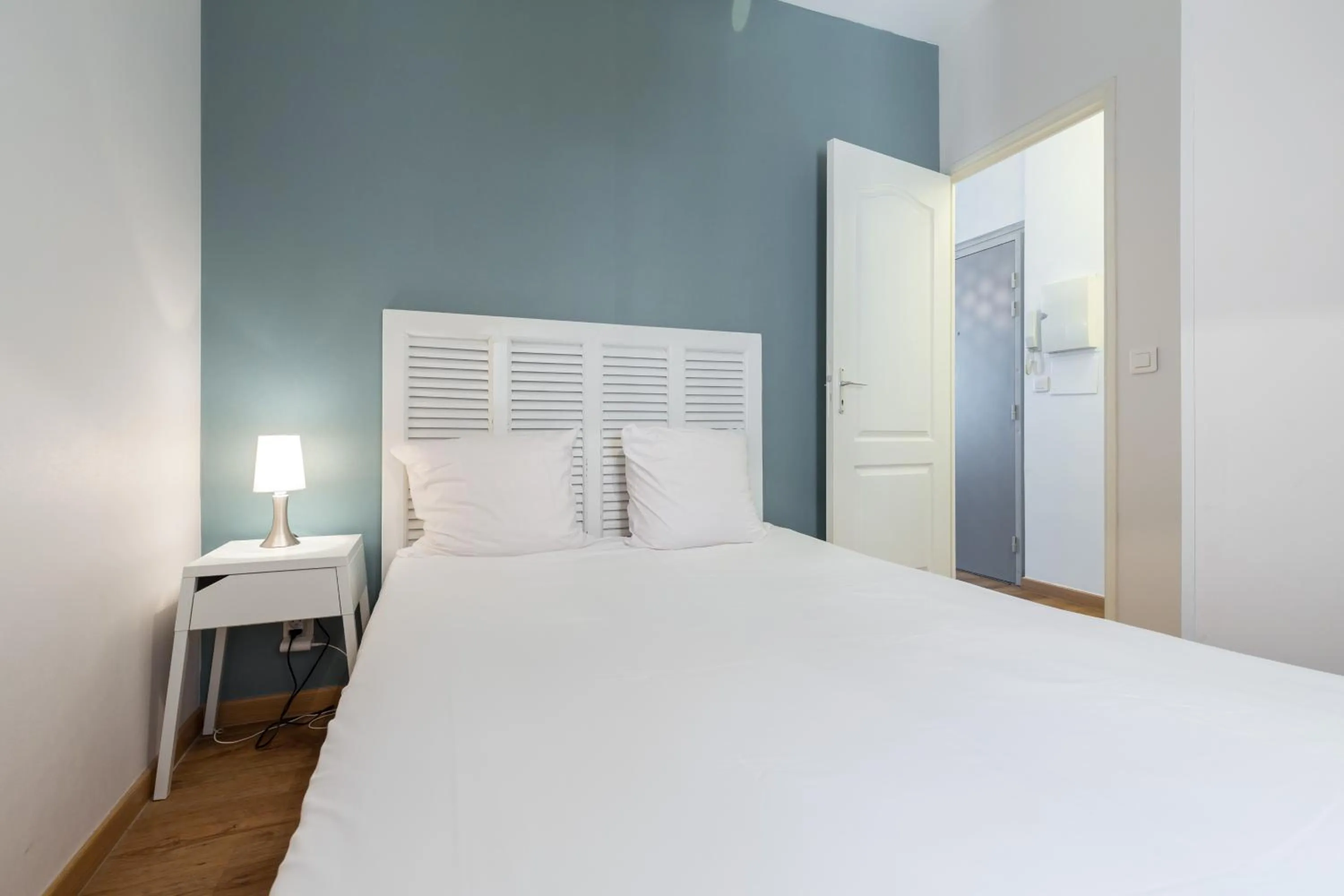 Bedroom, Bed in Florella Clemenceau Apartment