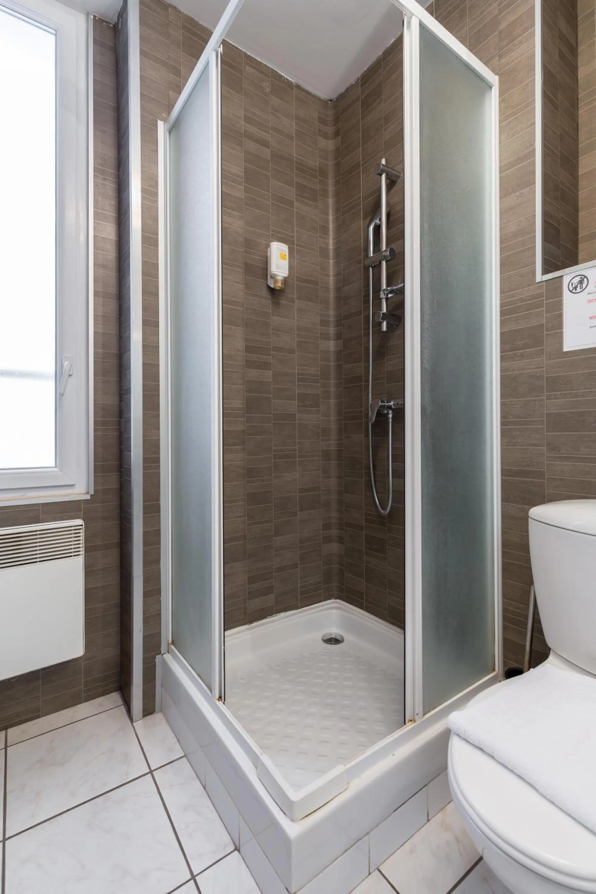 Bathroom in Florella Clemenceau Apartment