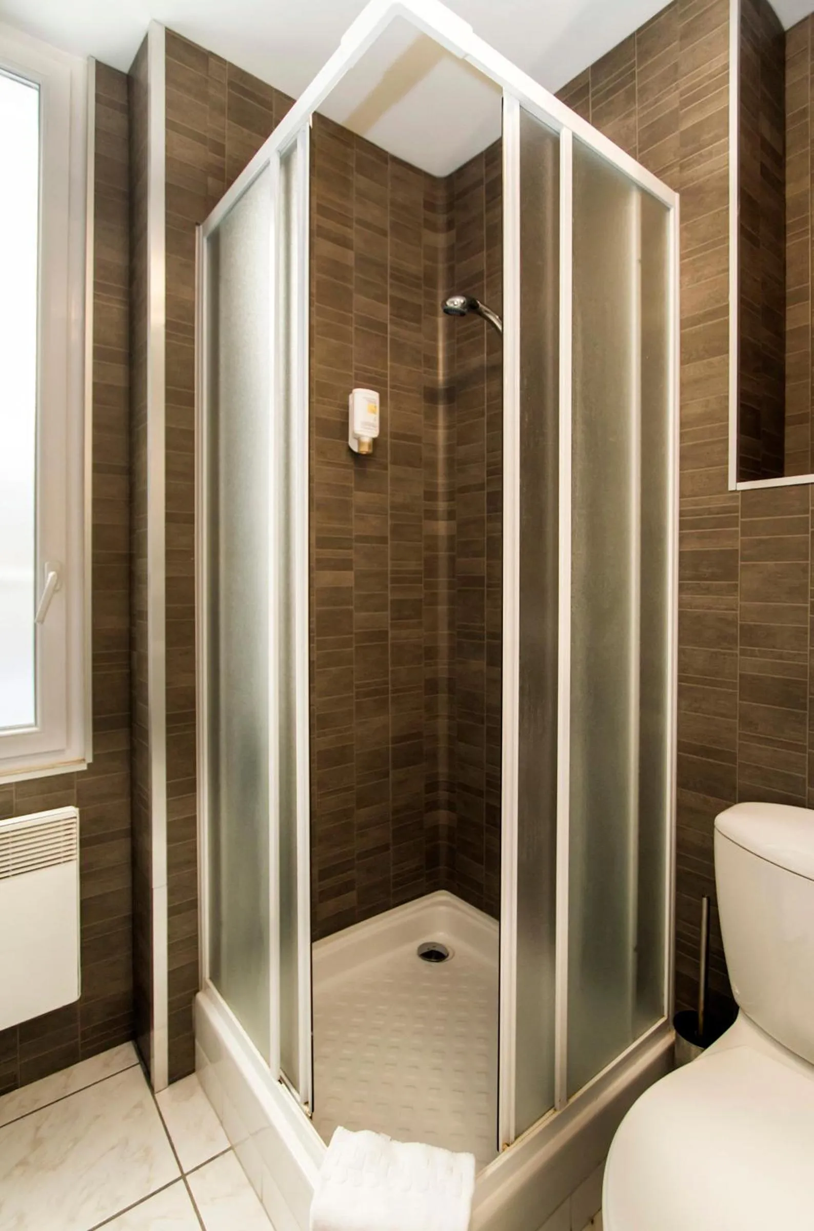 Bathroom in Florella Clemenceau Apartment
