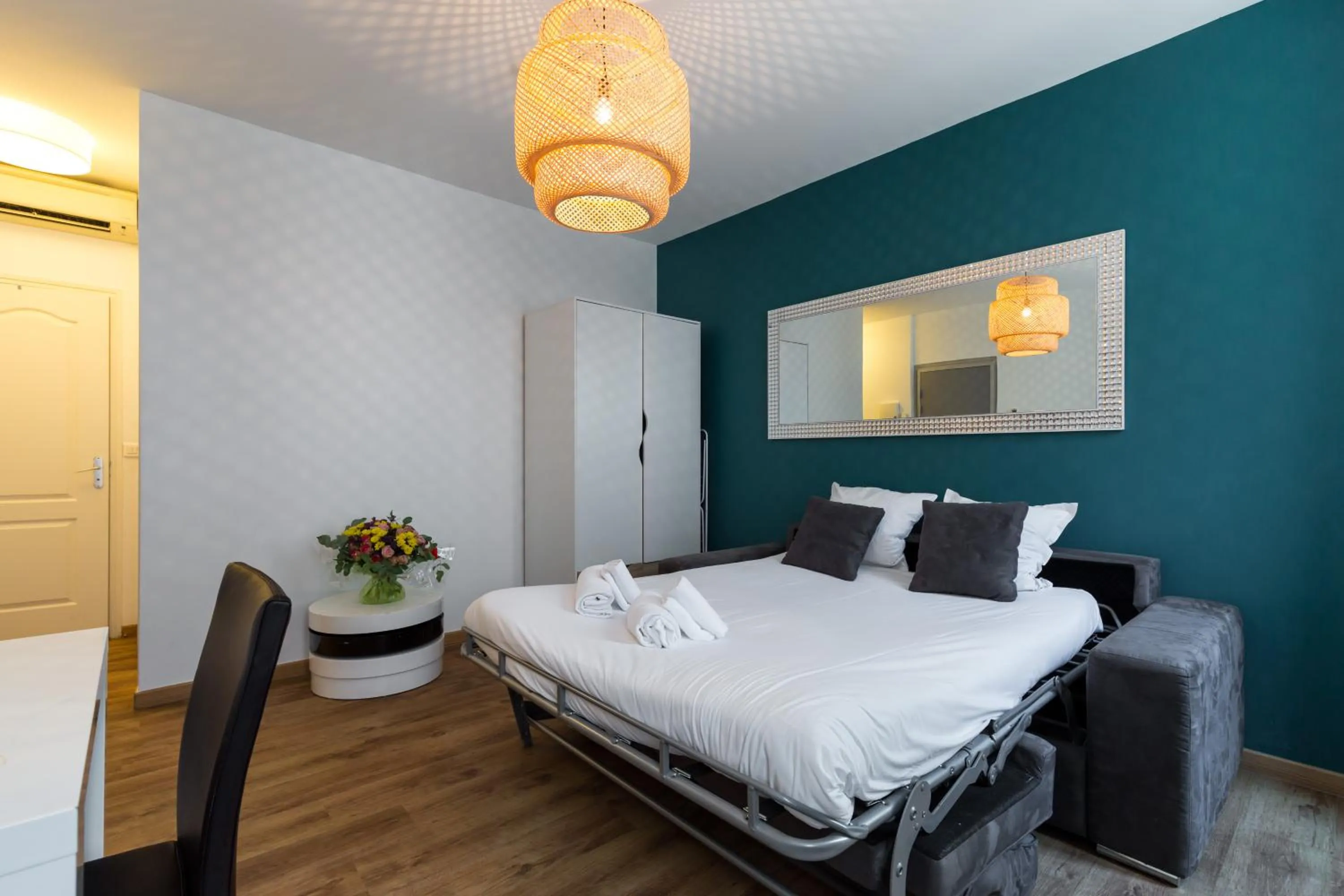 Living room, Bed in Florella Clemenceau Apartment