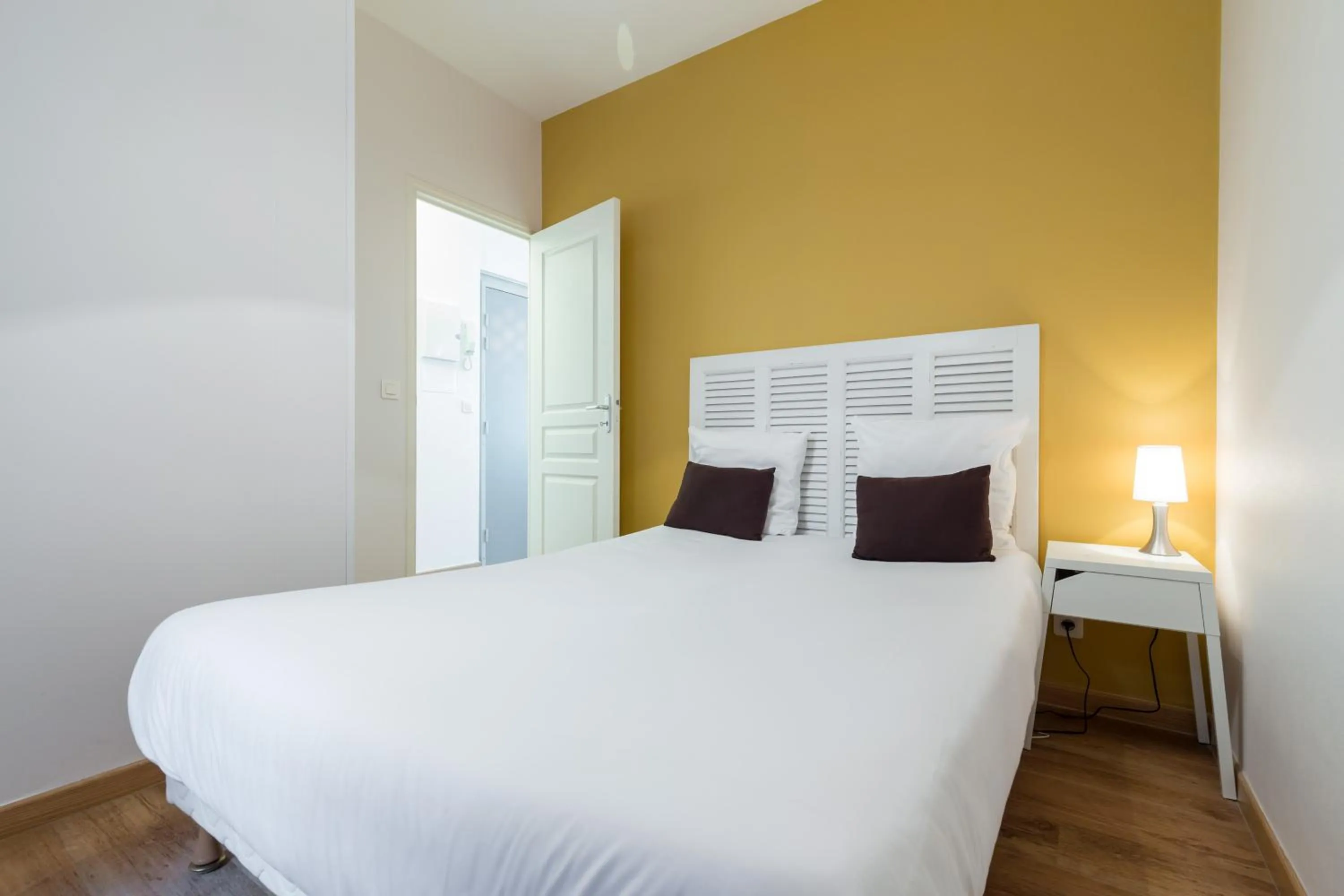 Bedroom, Bed in Florella Clemenceau Apartment