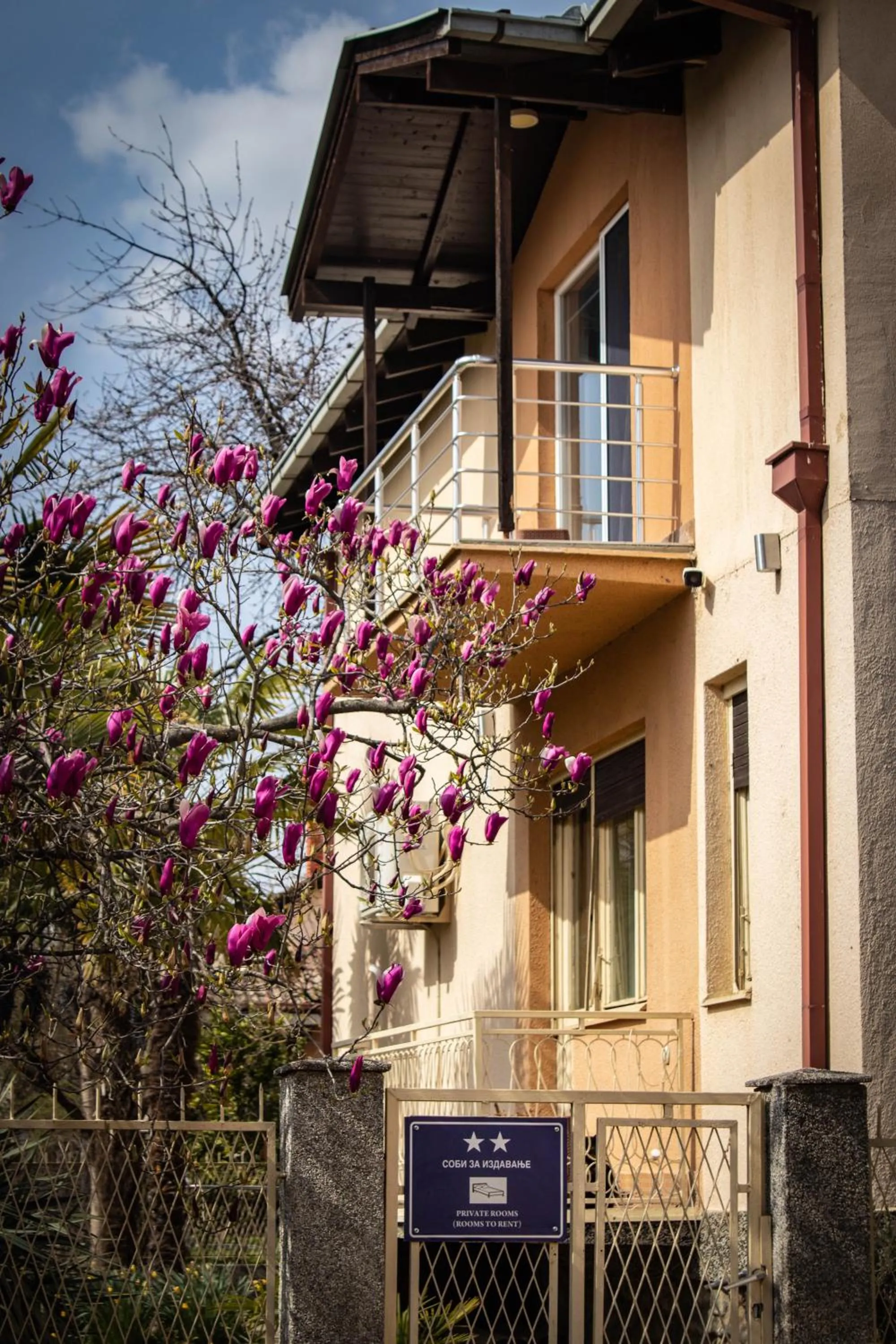 Magnolia Apartments