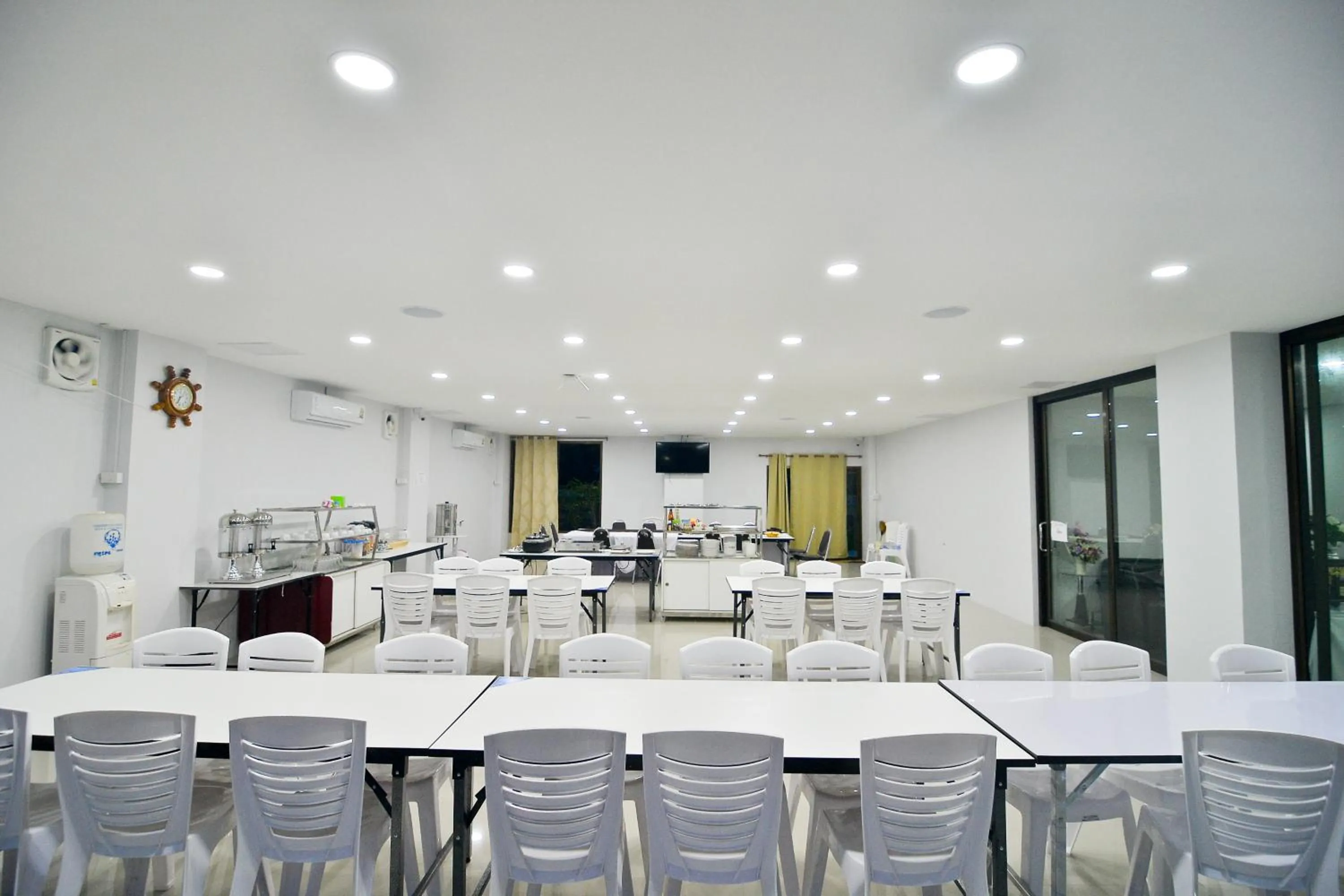 Dining area in Sabuy Best Hotel Phayao