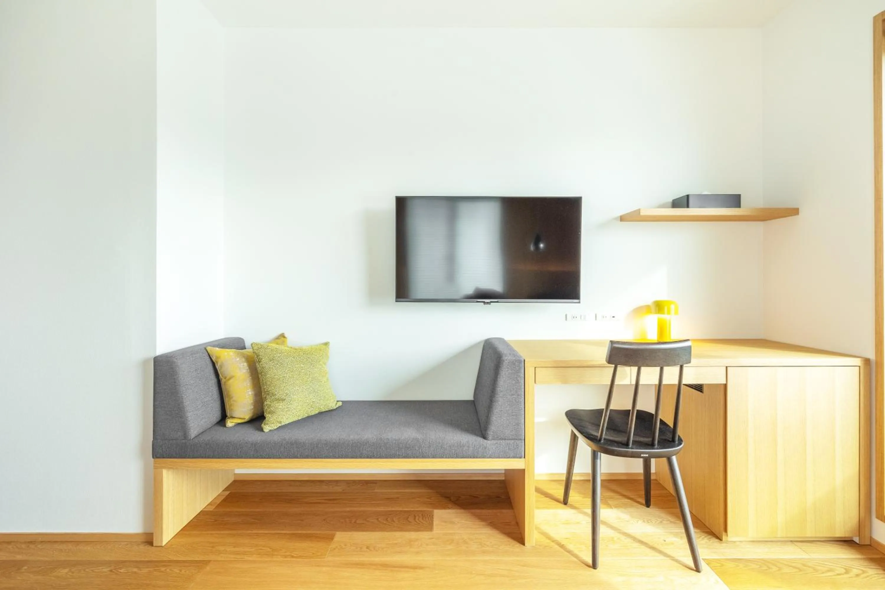 TV and multimedia in Karasuma Rokujo Hotel