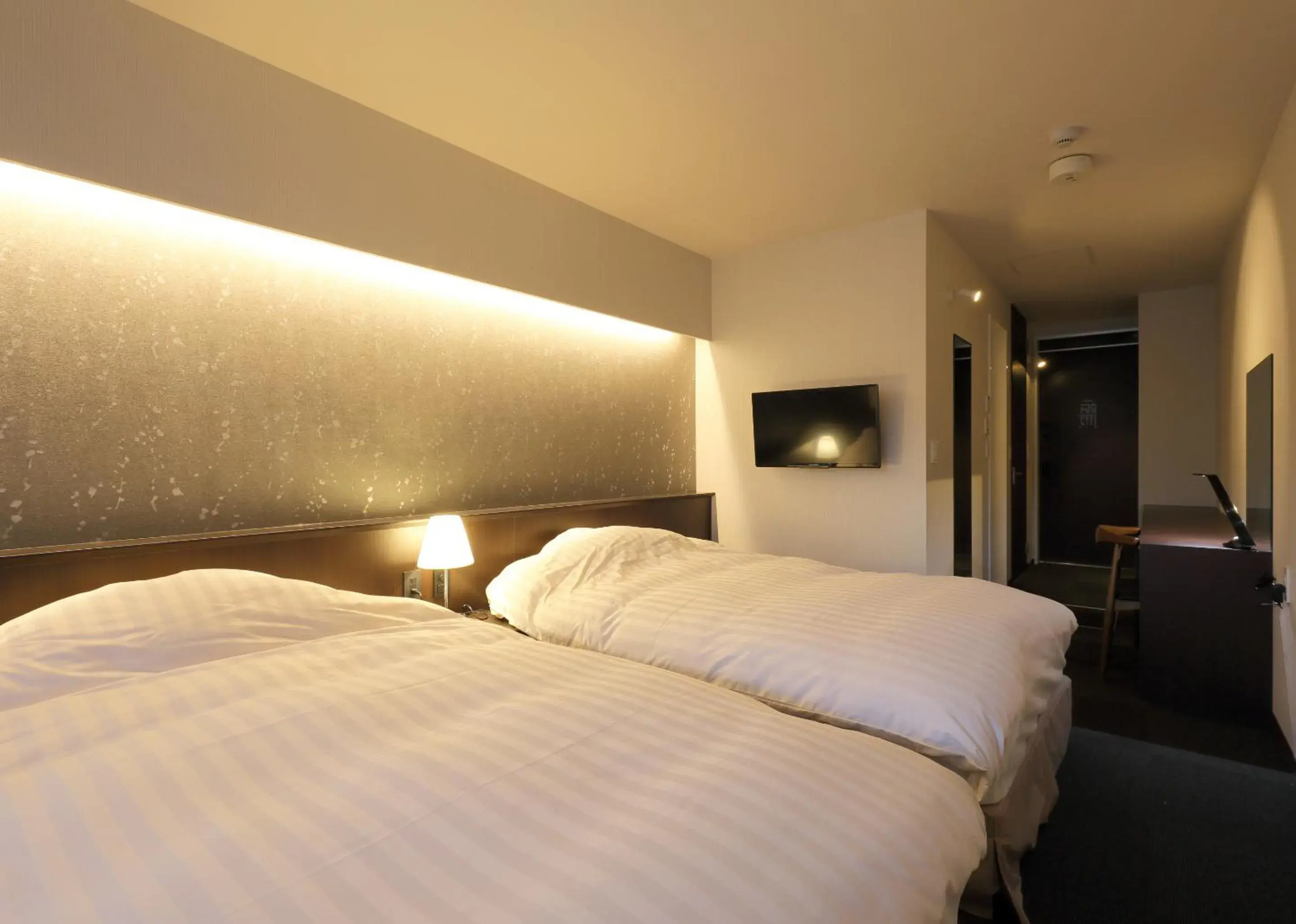 Photo of the whole room, Bed in Karasuma Rokujo Hotel