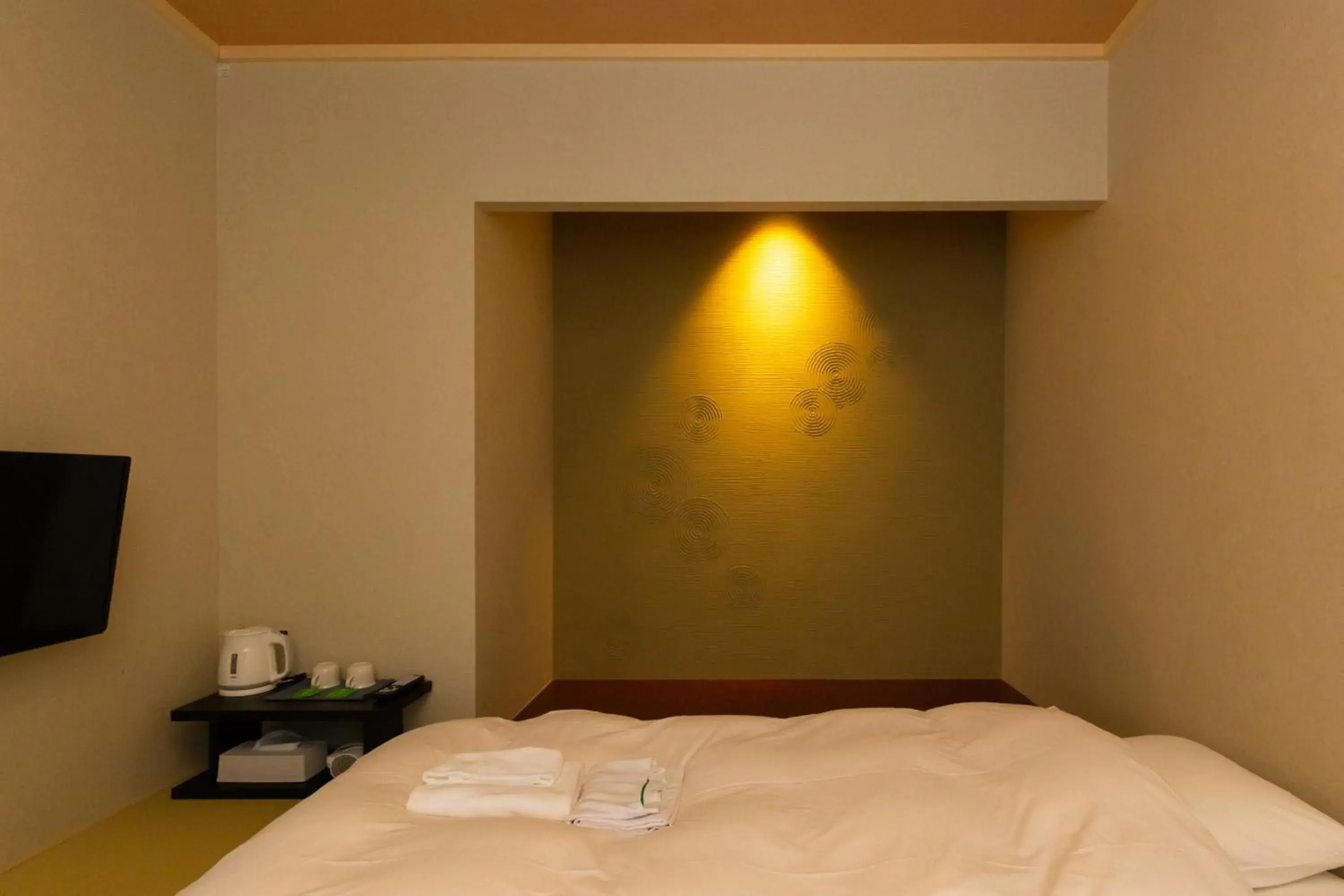 Bedroom, Bed in Karasuma Rokujo Hotel