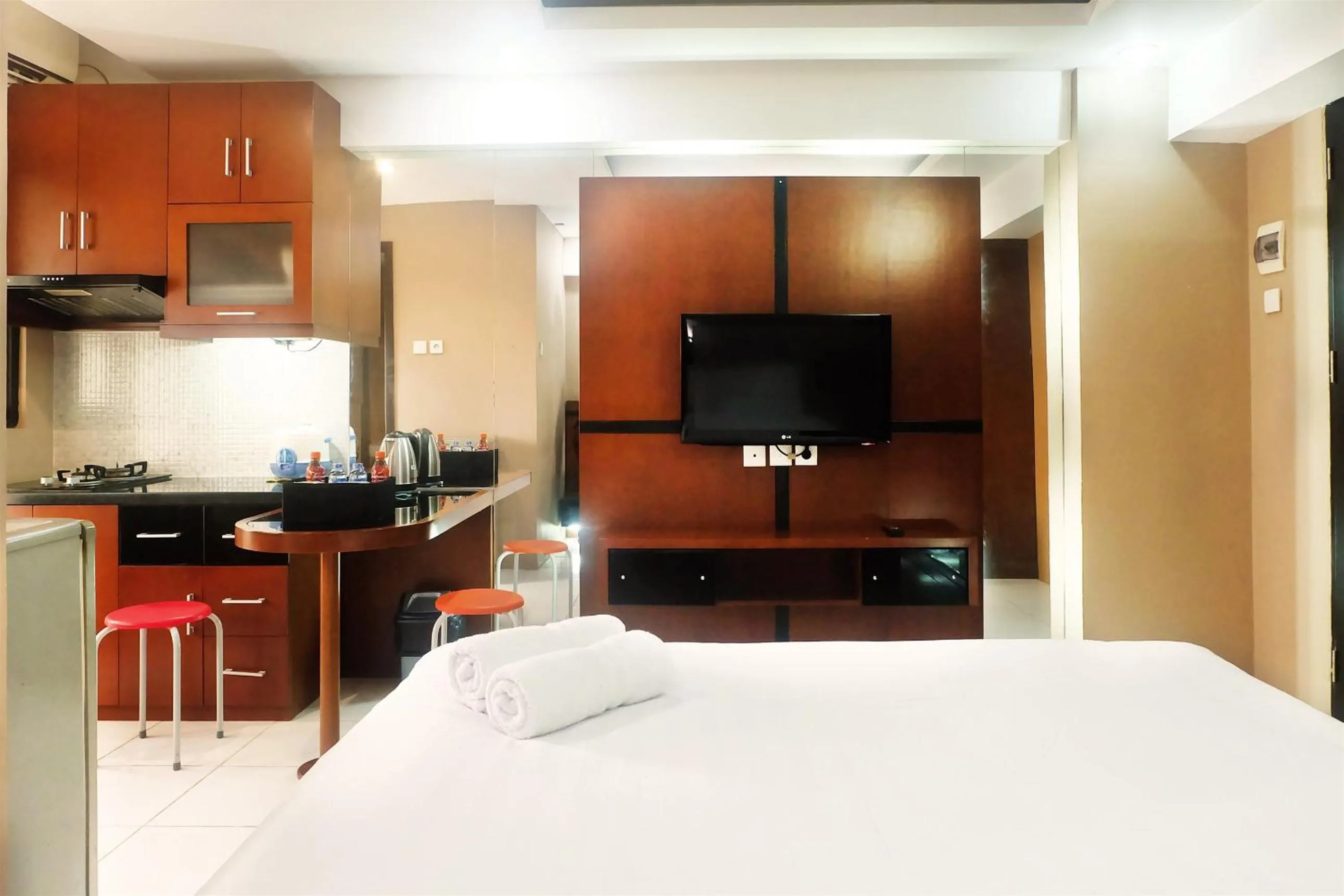 TV and multimedia, Bed in Kebagusan City Apartment Simple And Affordable Studio By Travelio