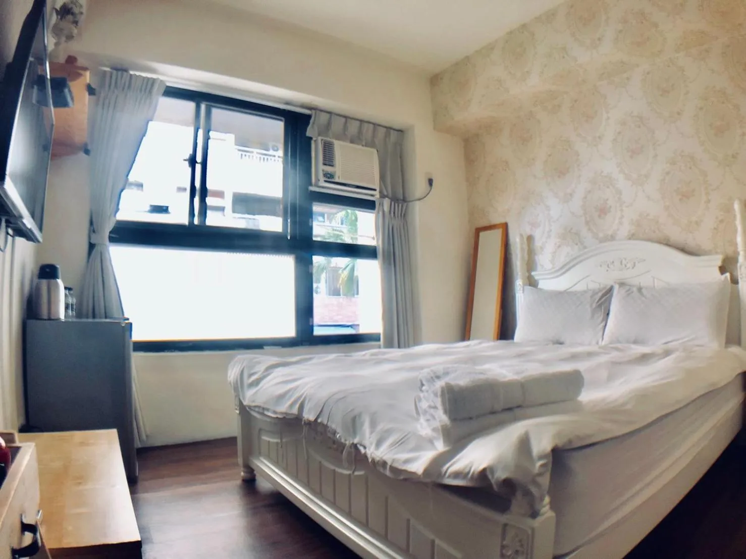 Day, Bed in One Night Inn Fengjia