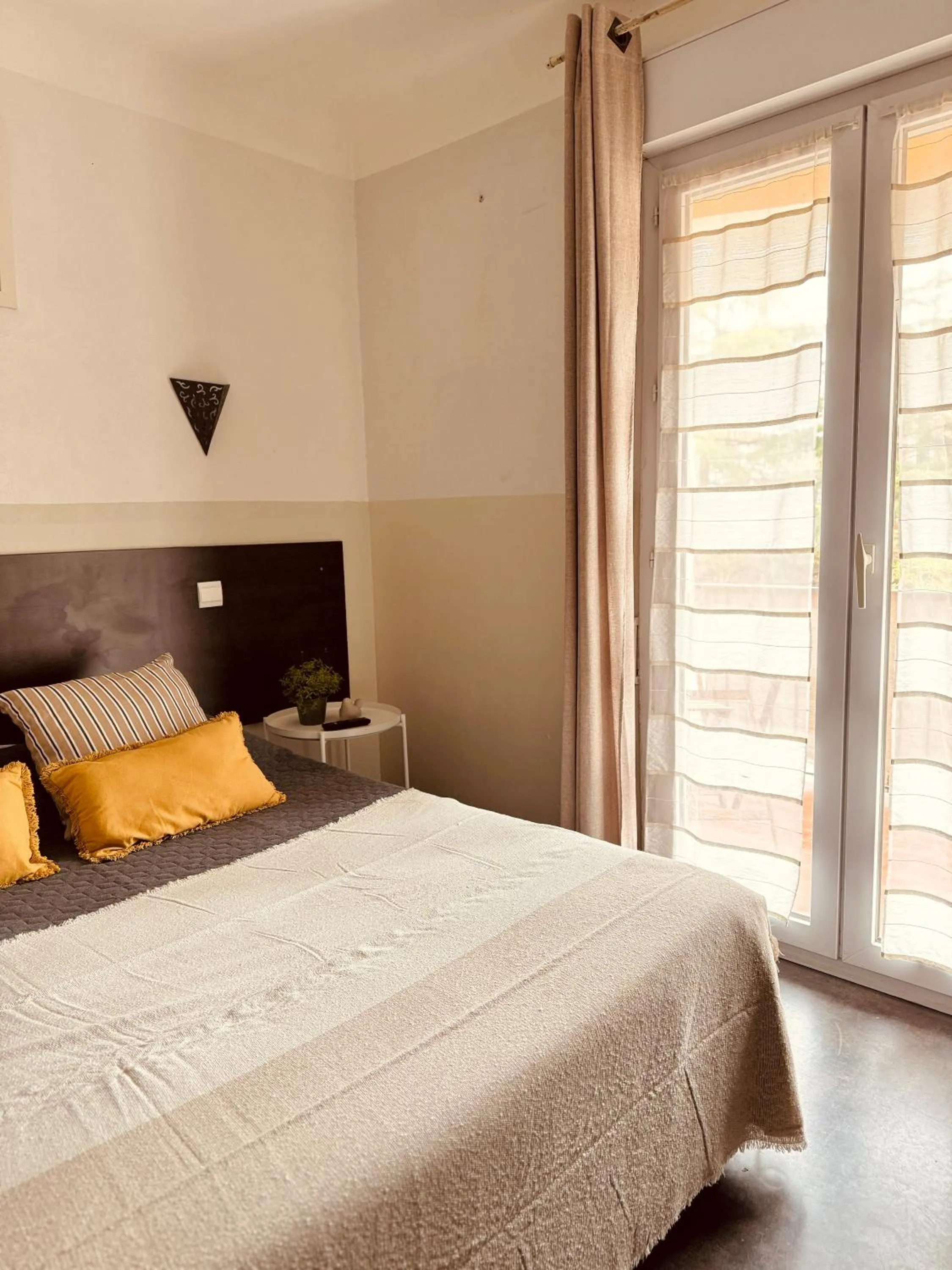 Balcony/Terrace, Bed in Hôtel le Nid