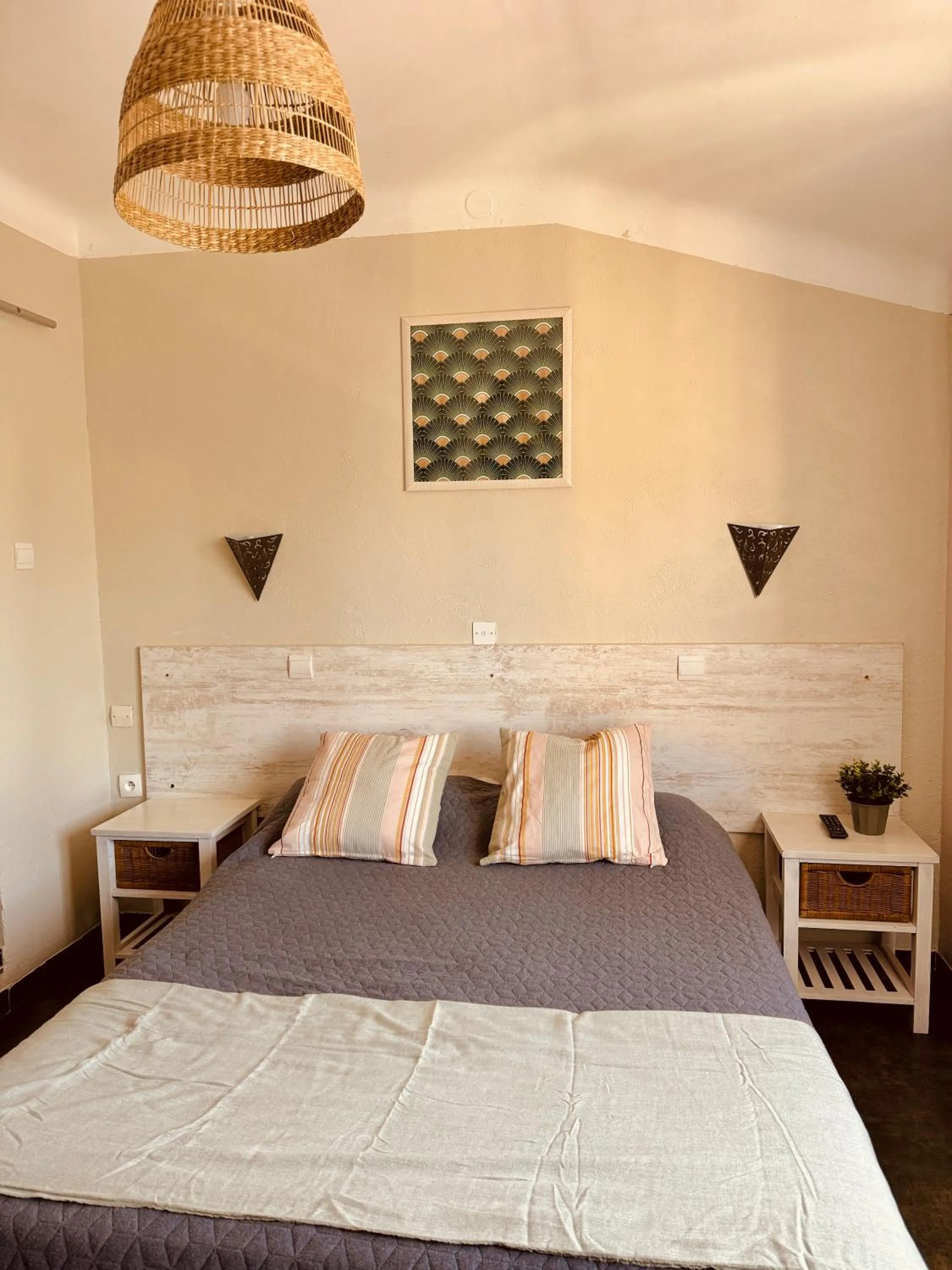 Photo of the whole room, Bed in Hôtel le Nid